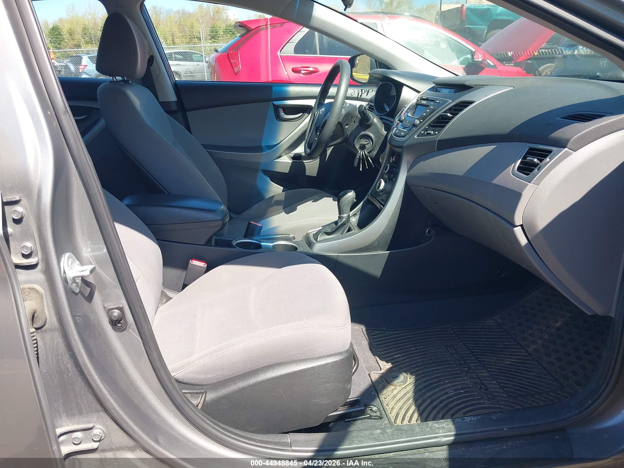 HYUNDAI ELANTRA image 5
