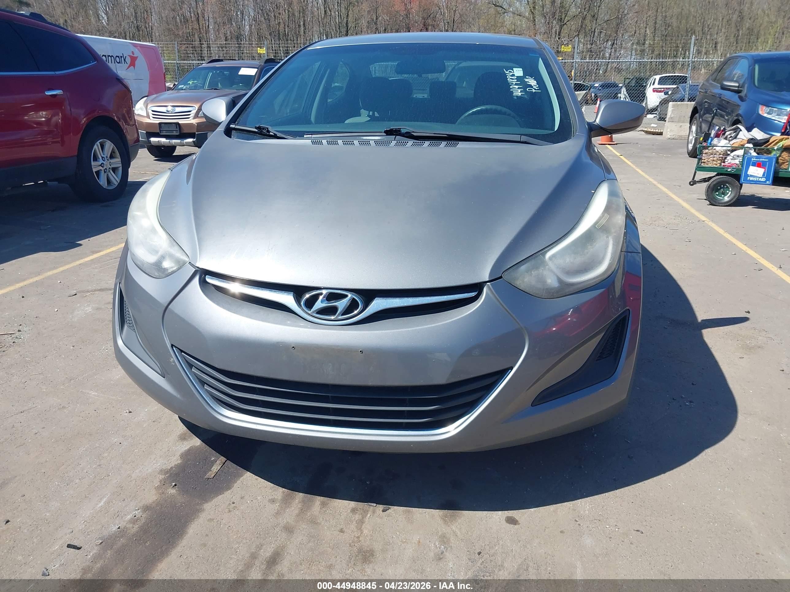 HYUNDAI ELANTRA image 6