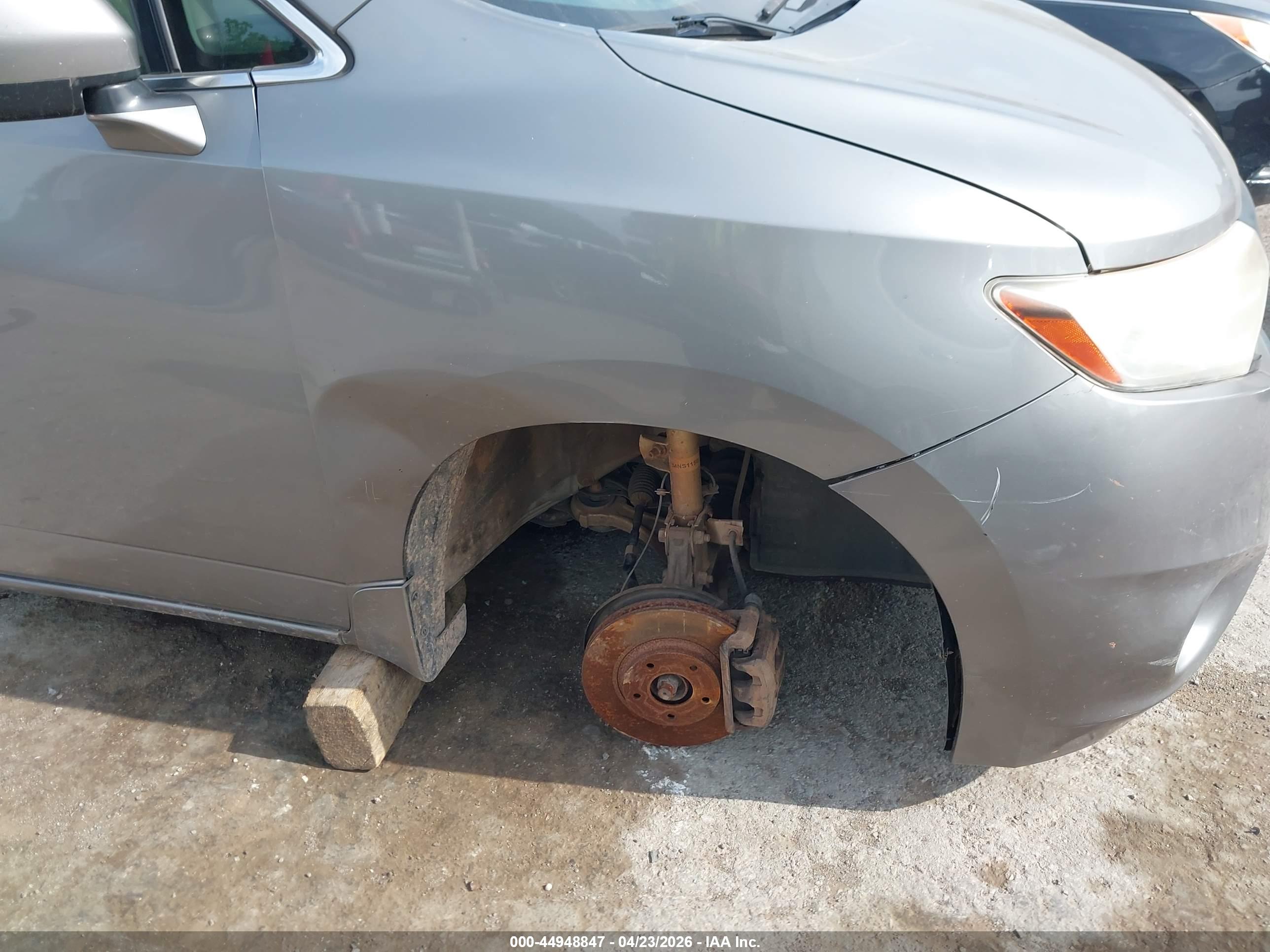NISSAN QUEST image 6