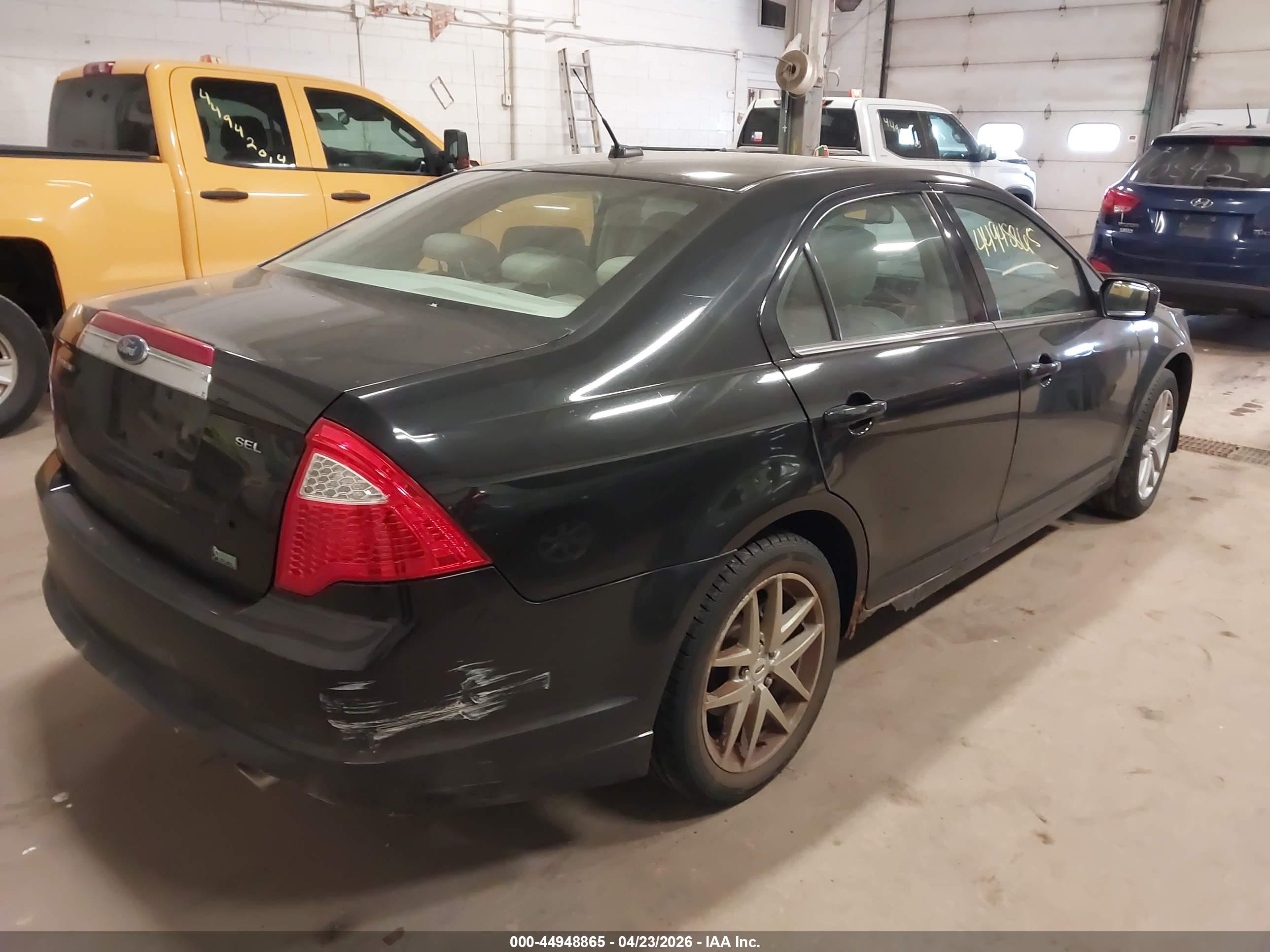 FORD FUSION image 4