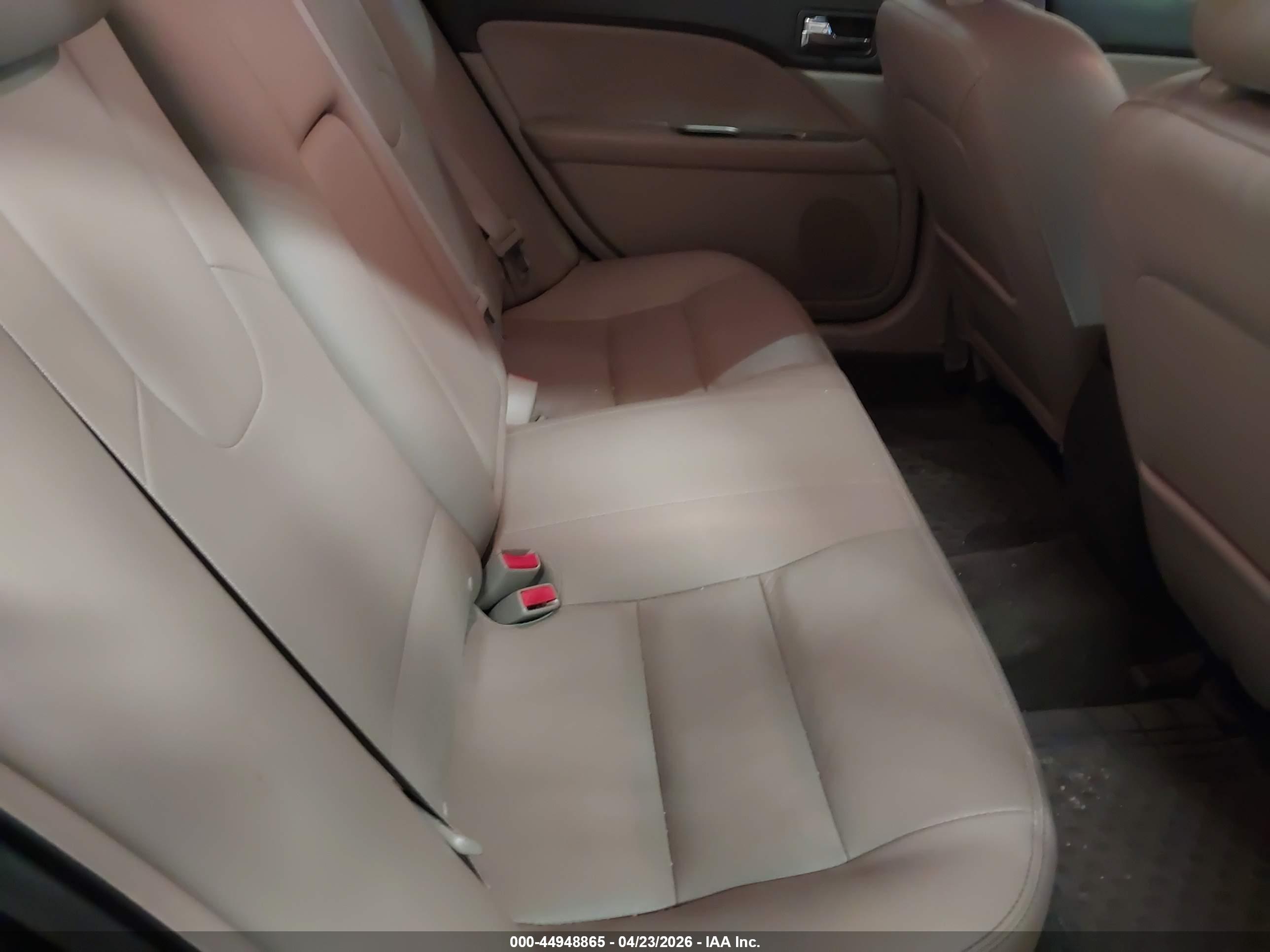 FORD FUSION image 8