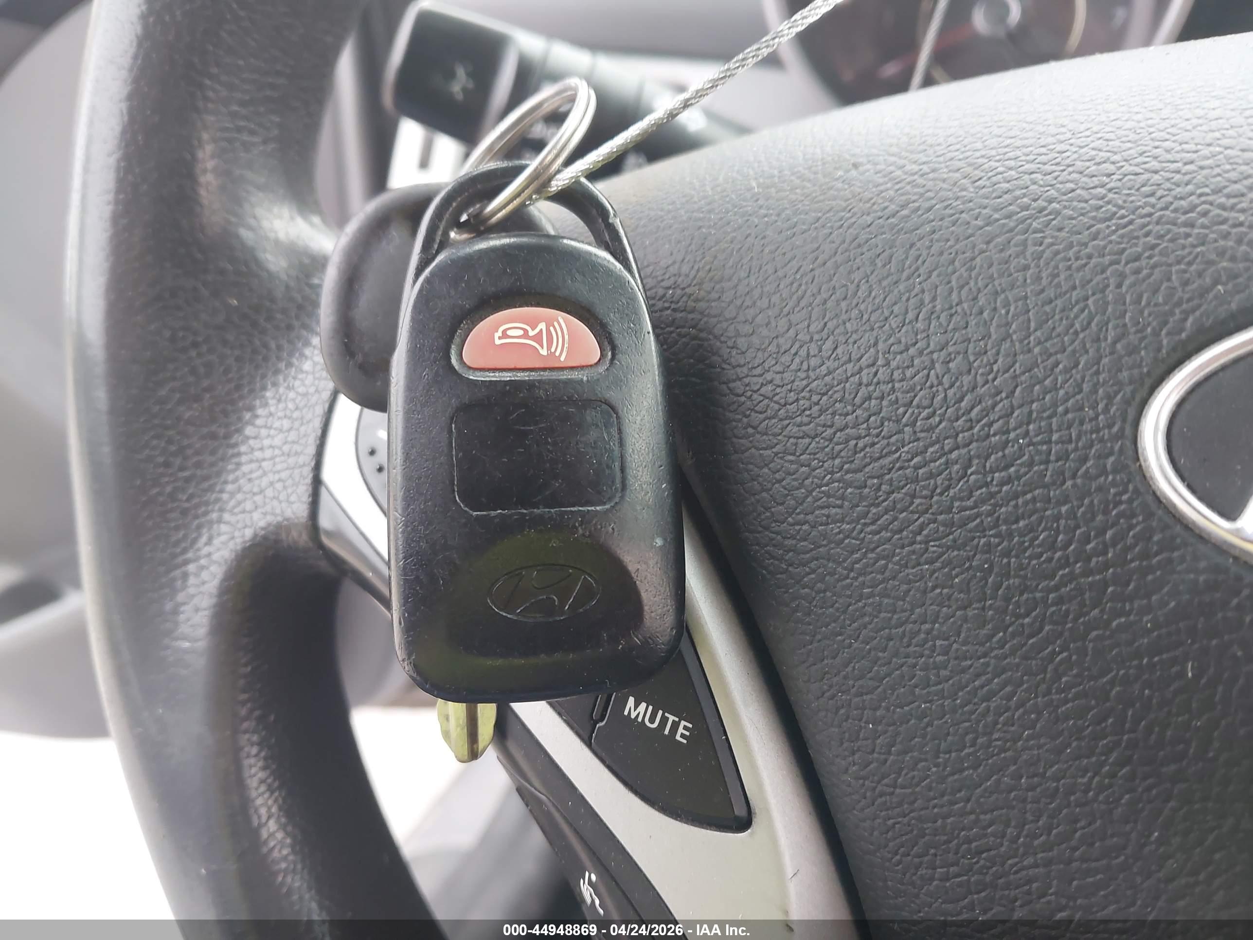 HYUNDAI ELANTRA image 11