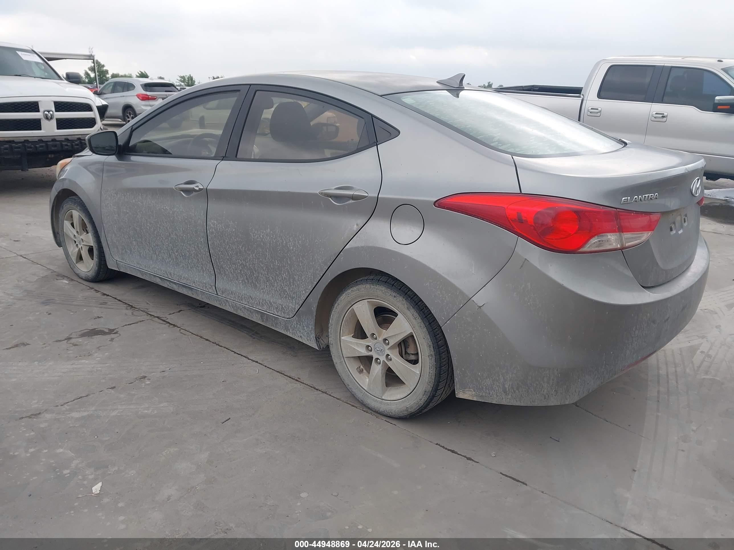 HYUNDAI ELANTRA image 3