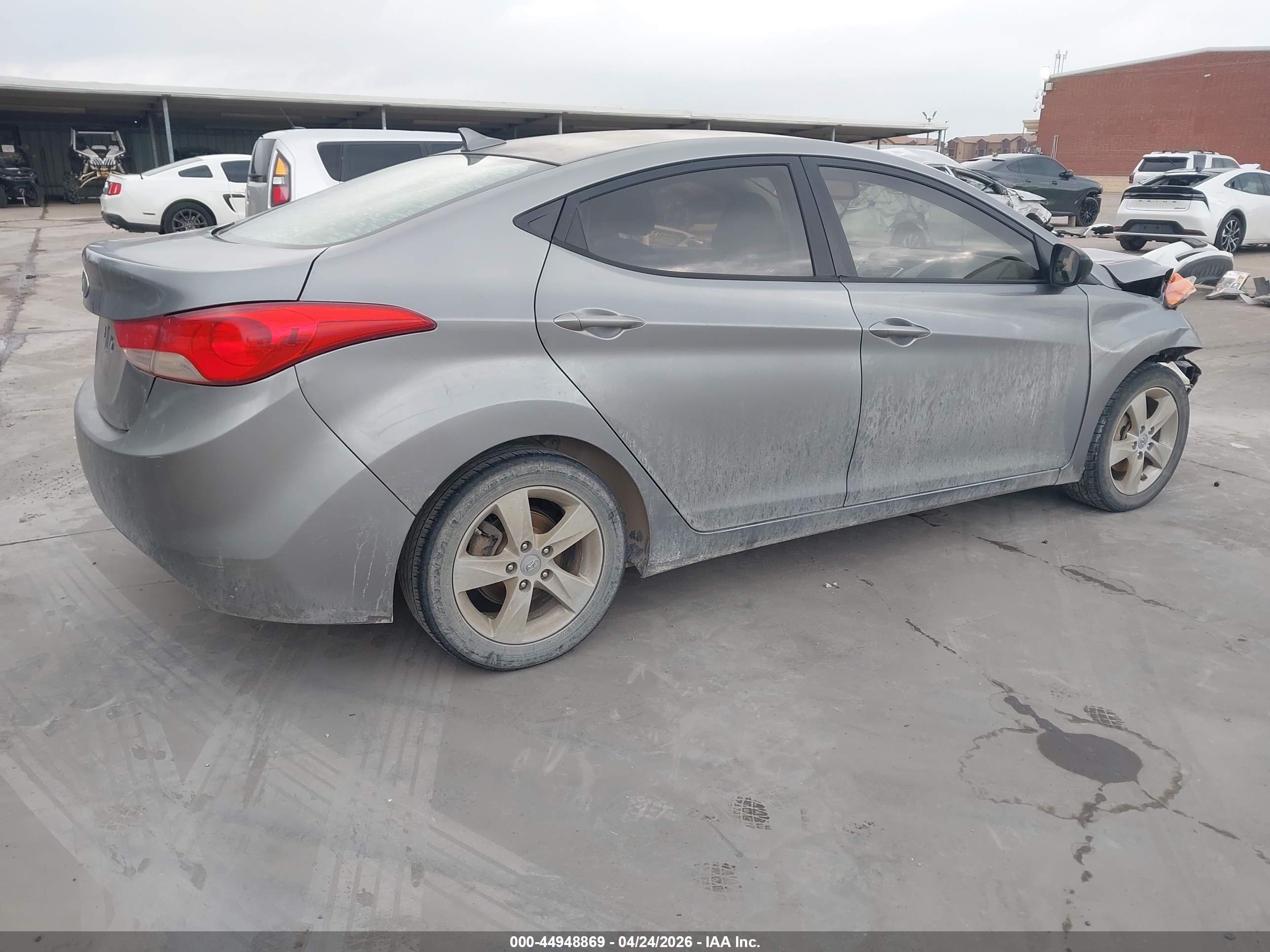 HYUNDAI ELANTRA image 4
