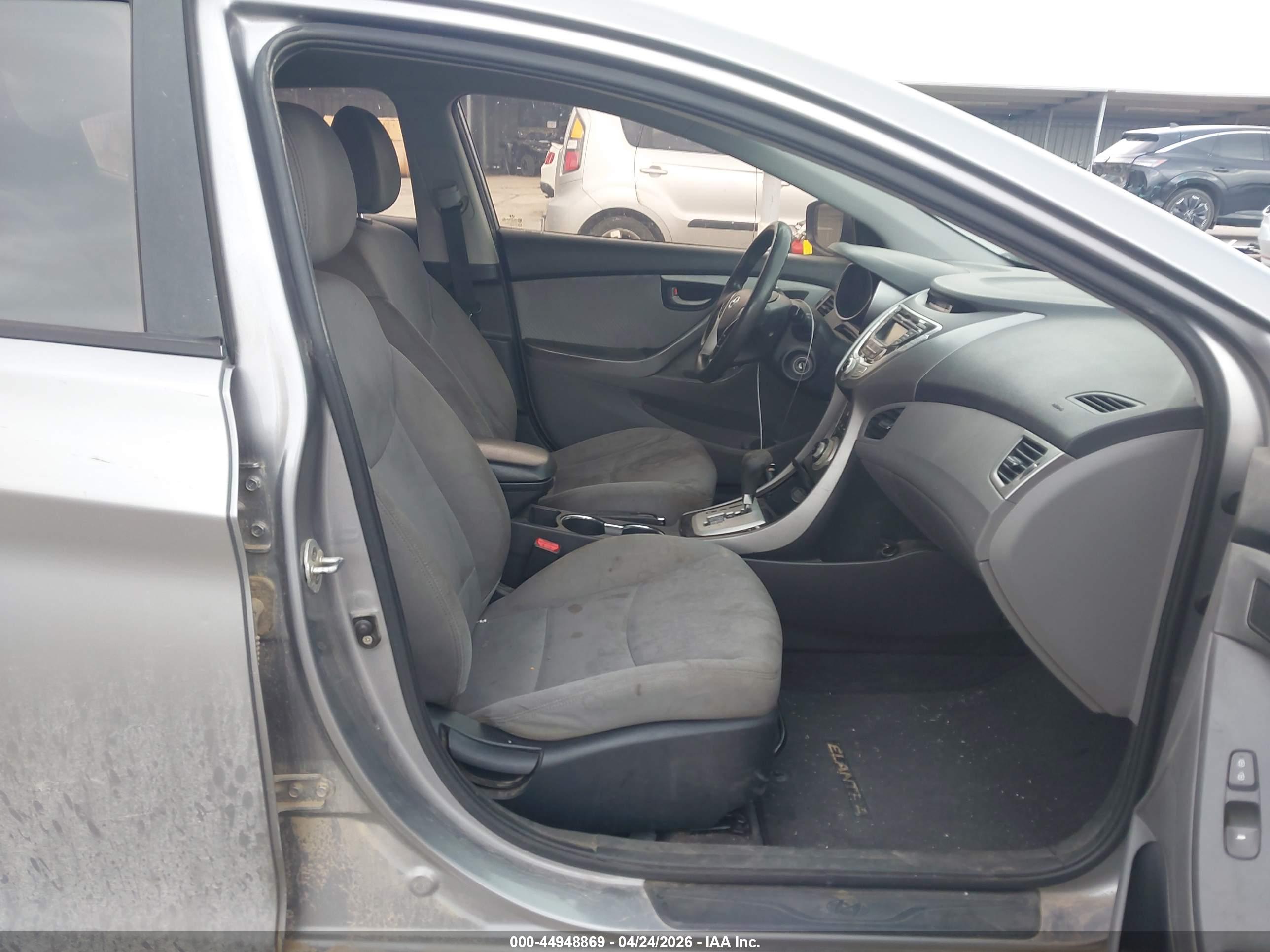 HYUNDAI ELANTRA image 5