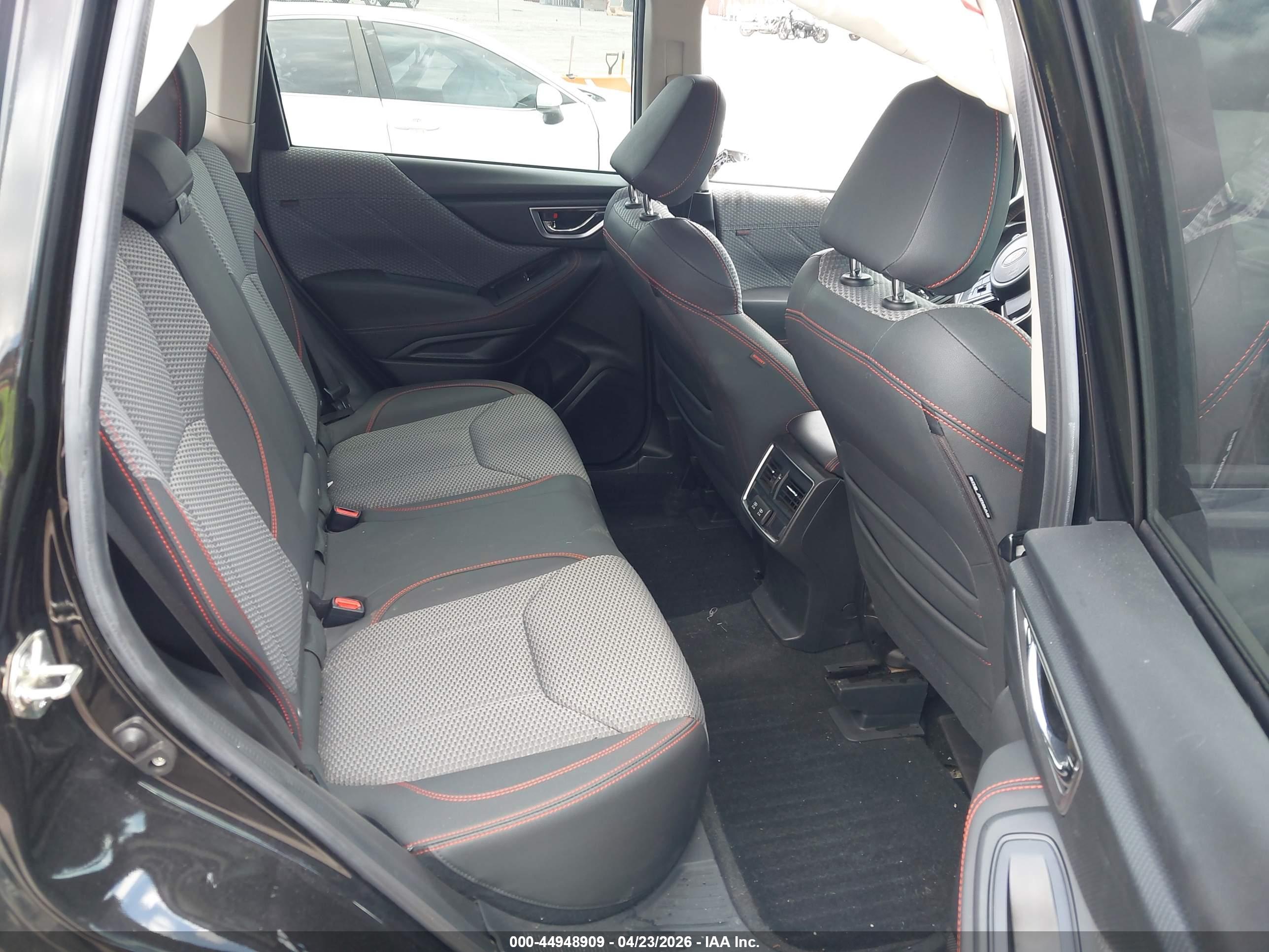 SUBARU FORESTER image 8