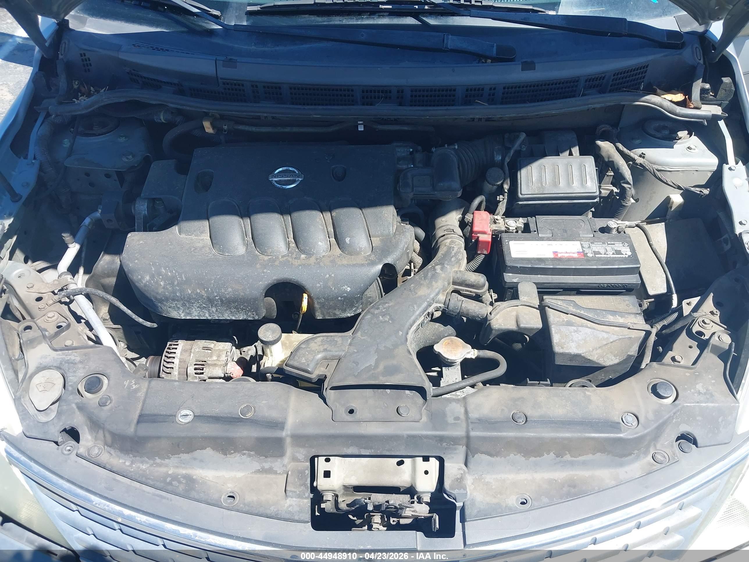 NISSAN VERSA image 10