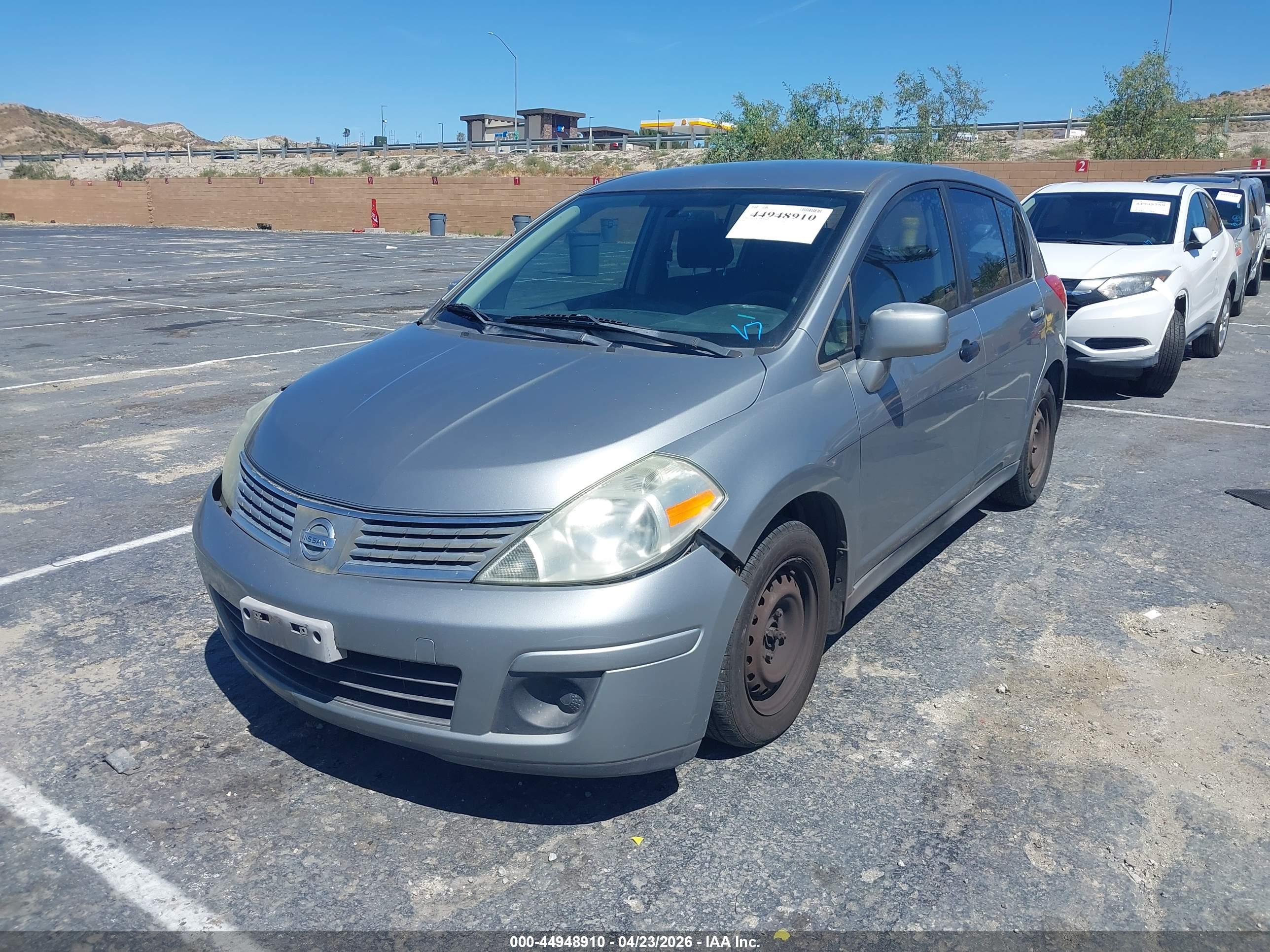 NISSAN VERSA image 2