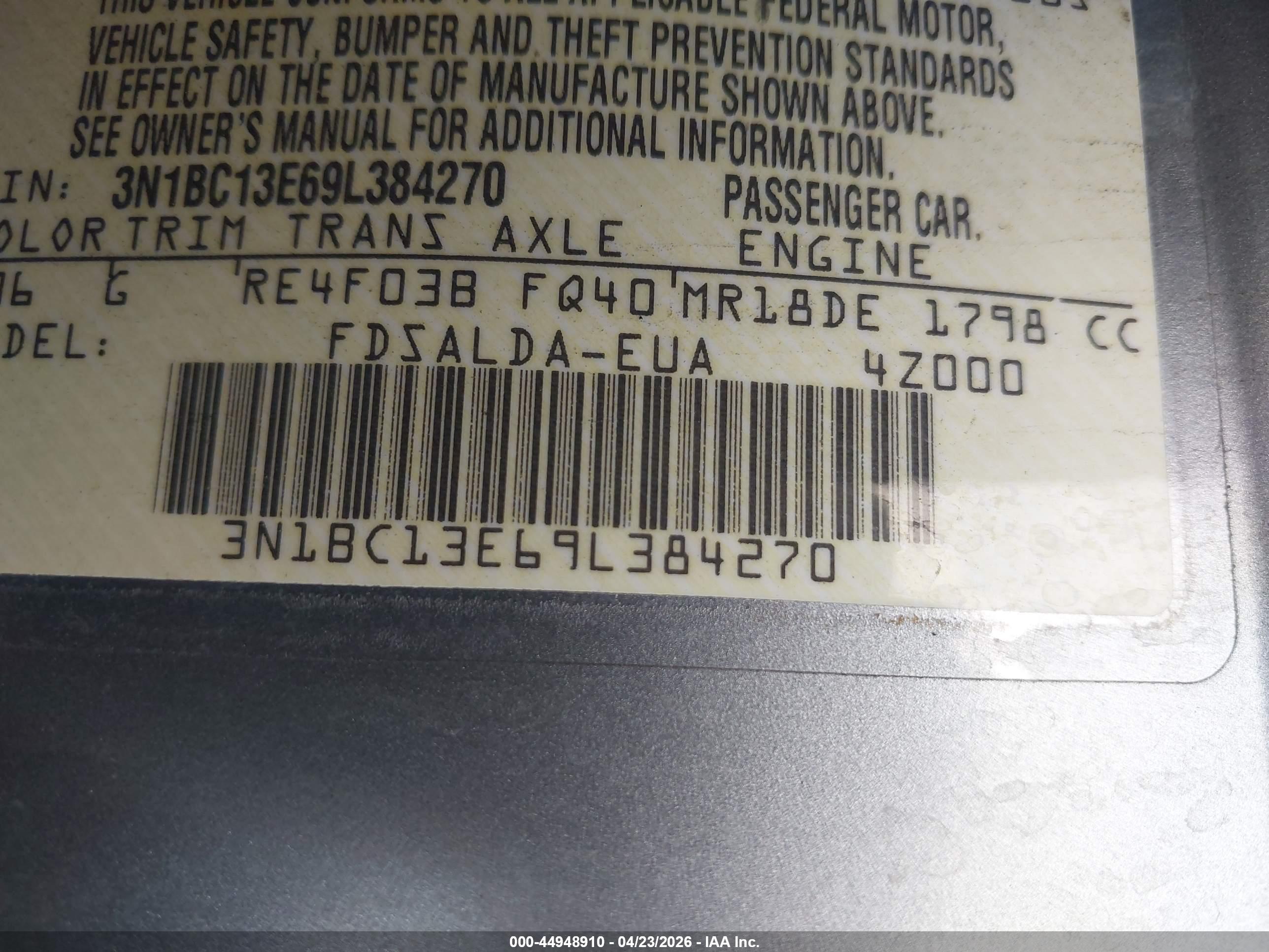 NISSAN VERSA image 9