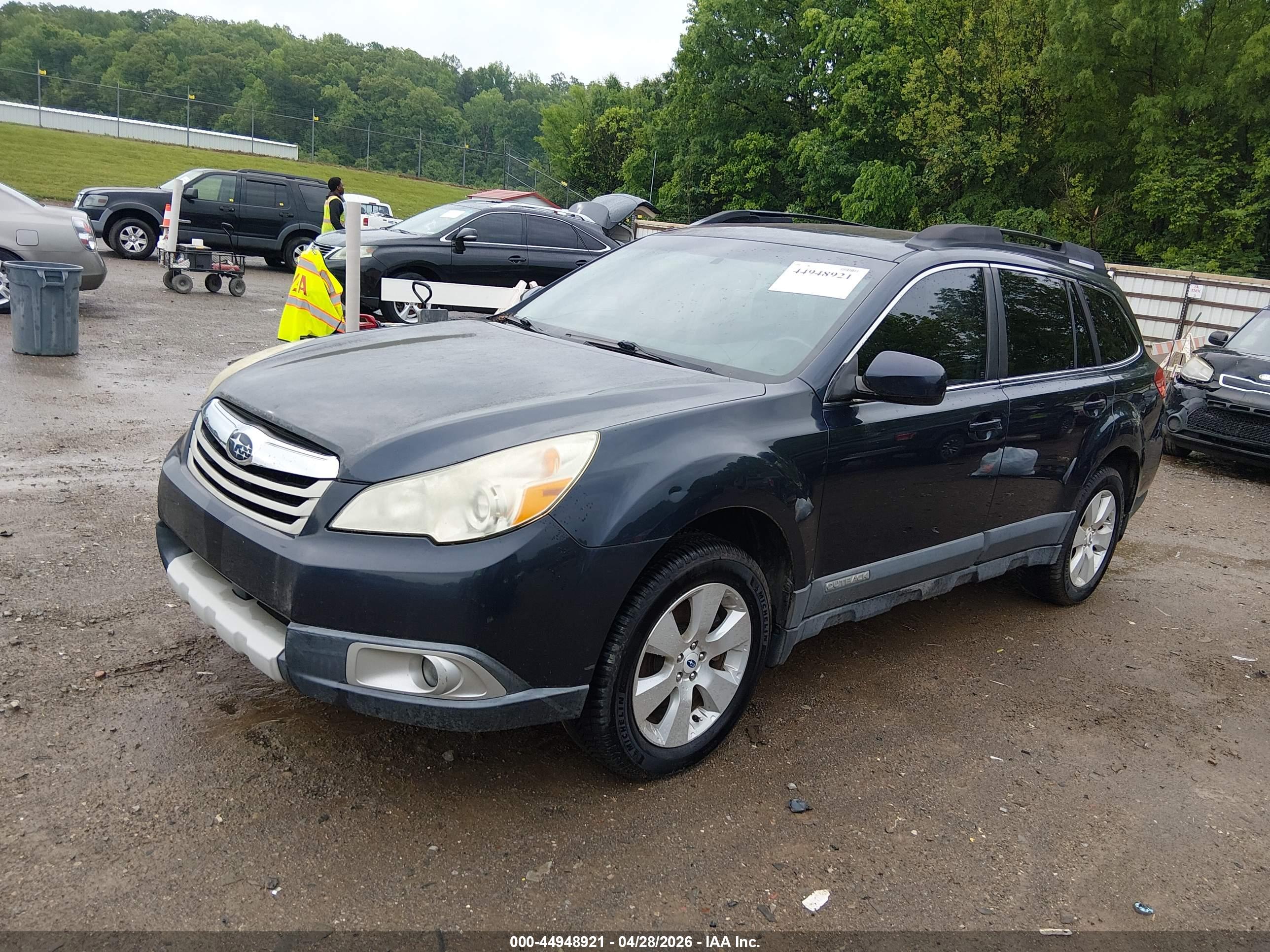 SUBARU OUTBACK image 2