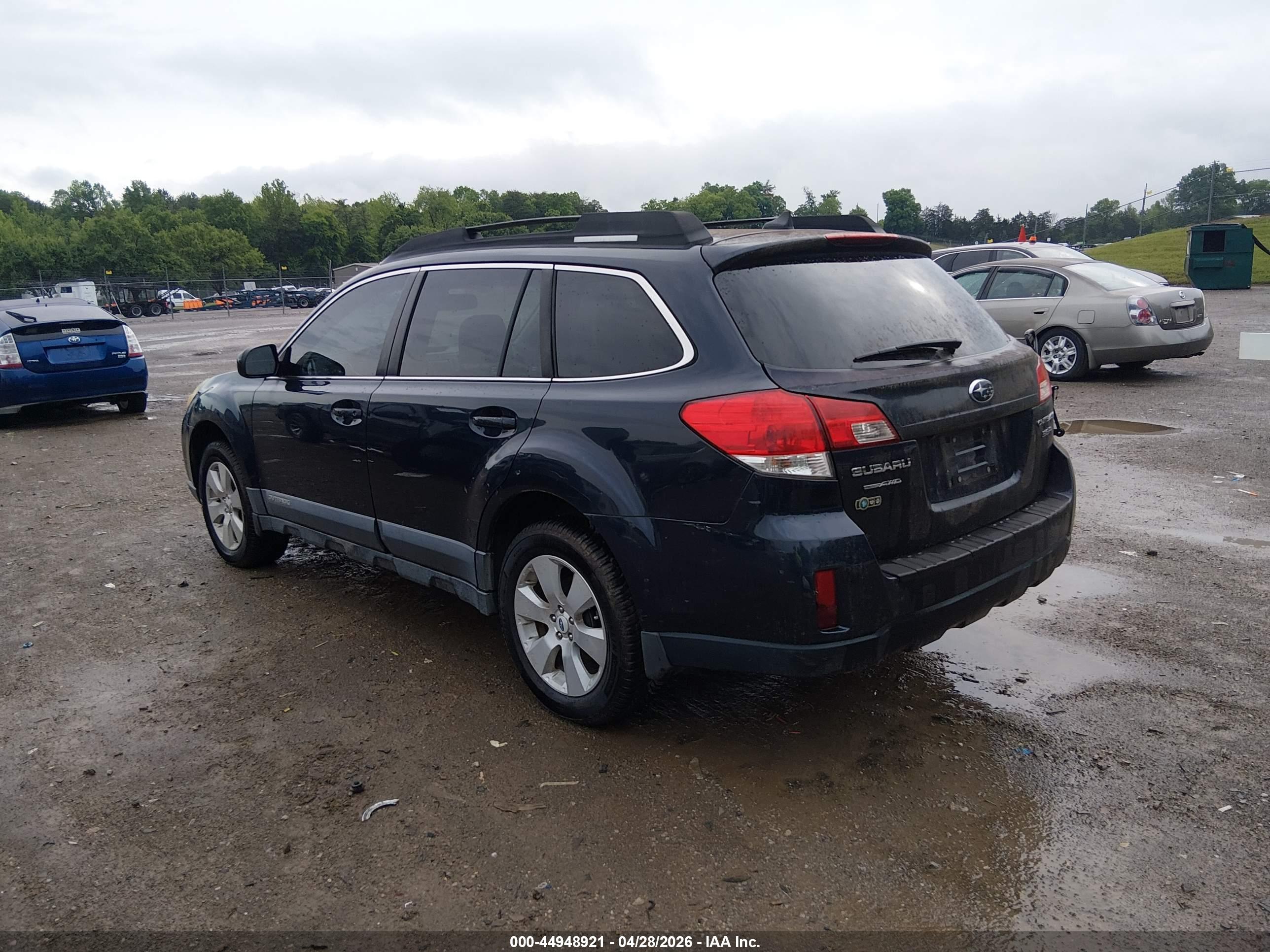 SUBARU OUTBACK image 3