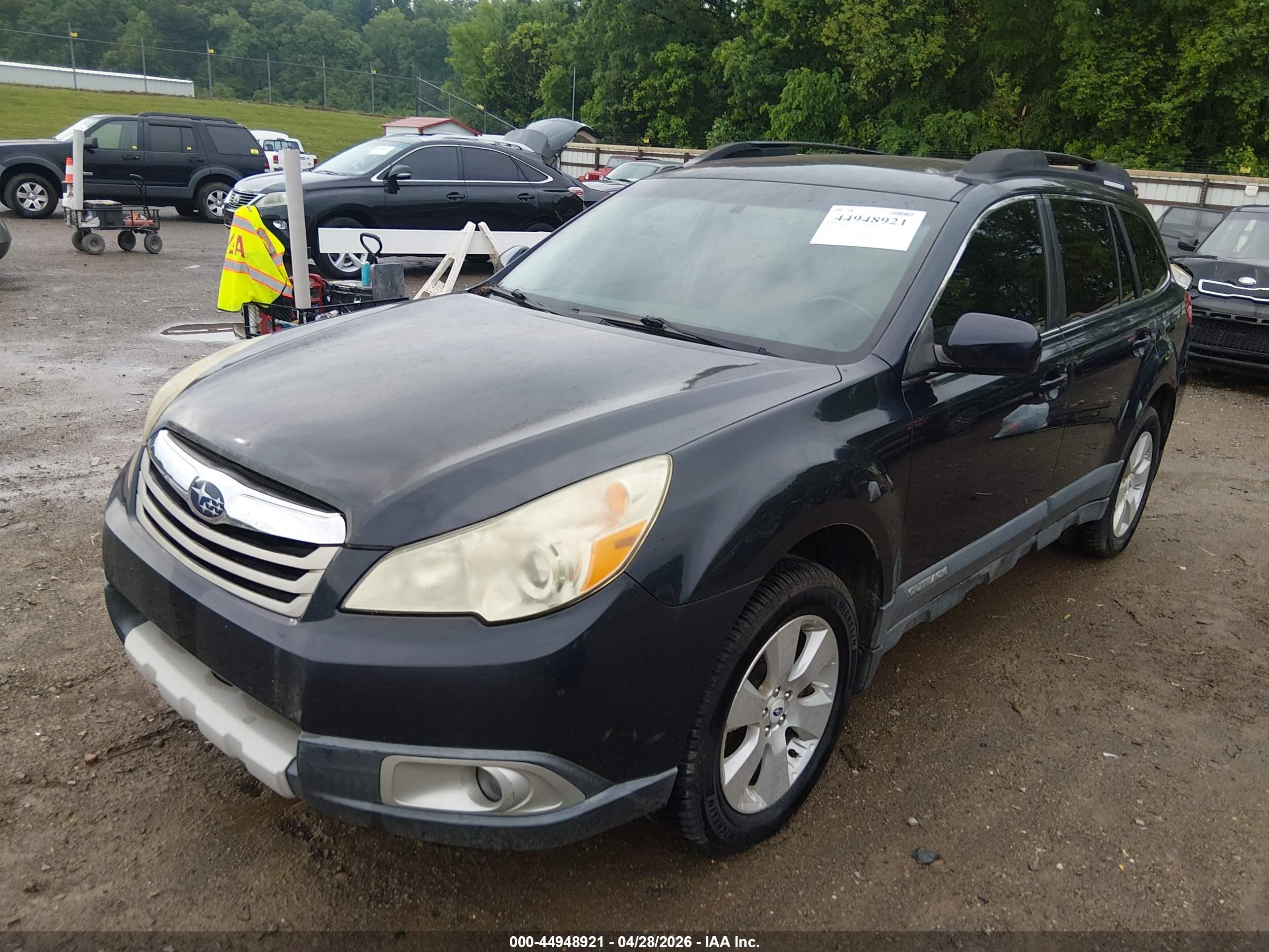 SUBARU OUTBACK image 6