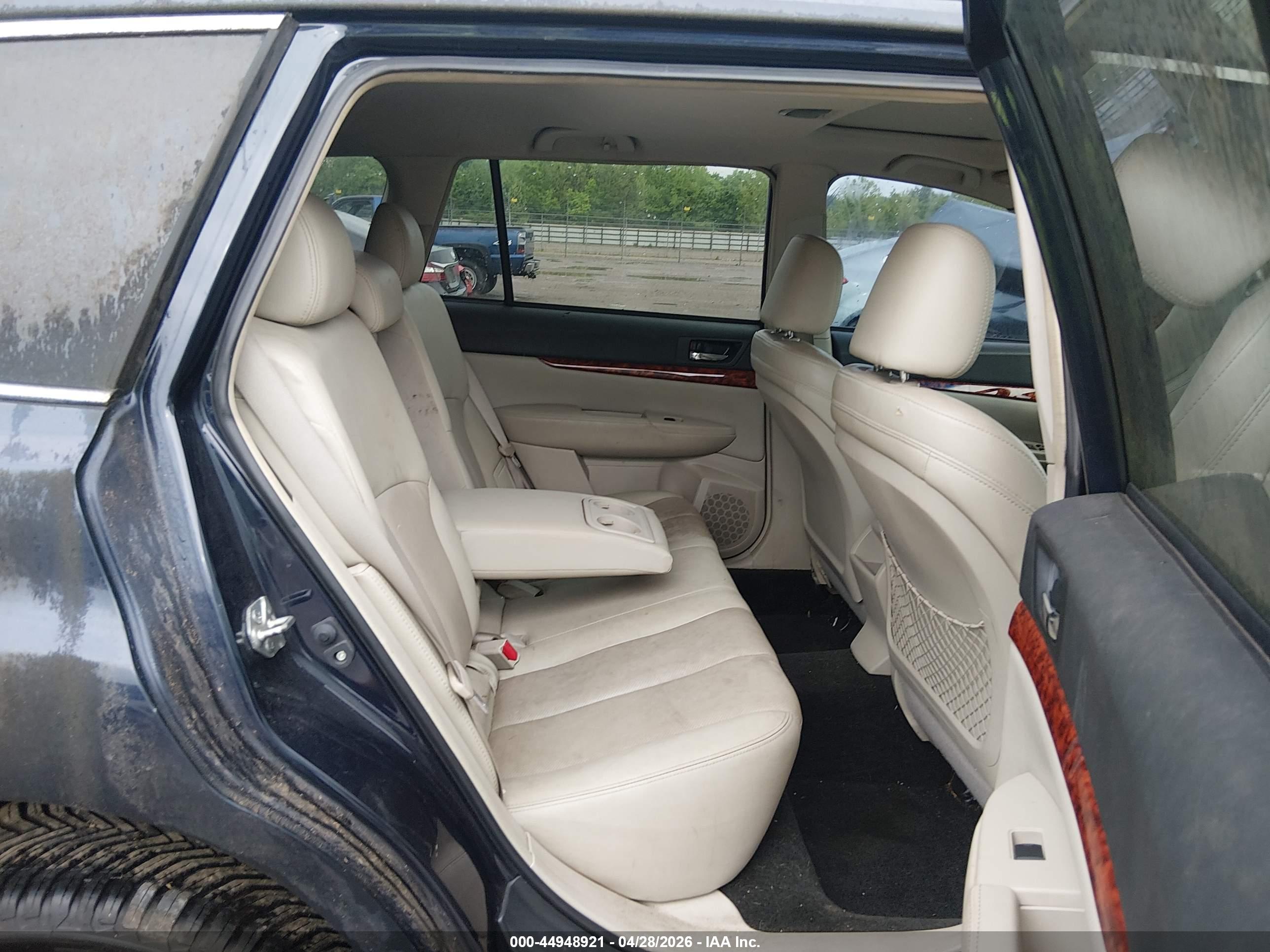SUBARU OUTBACK image 8