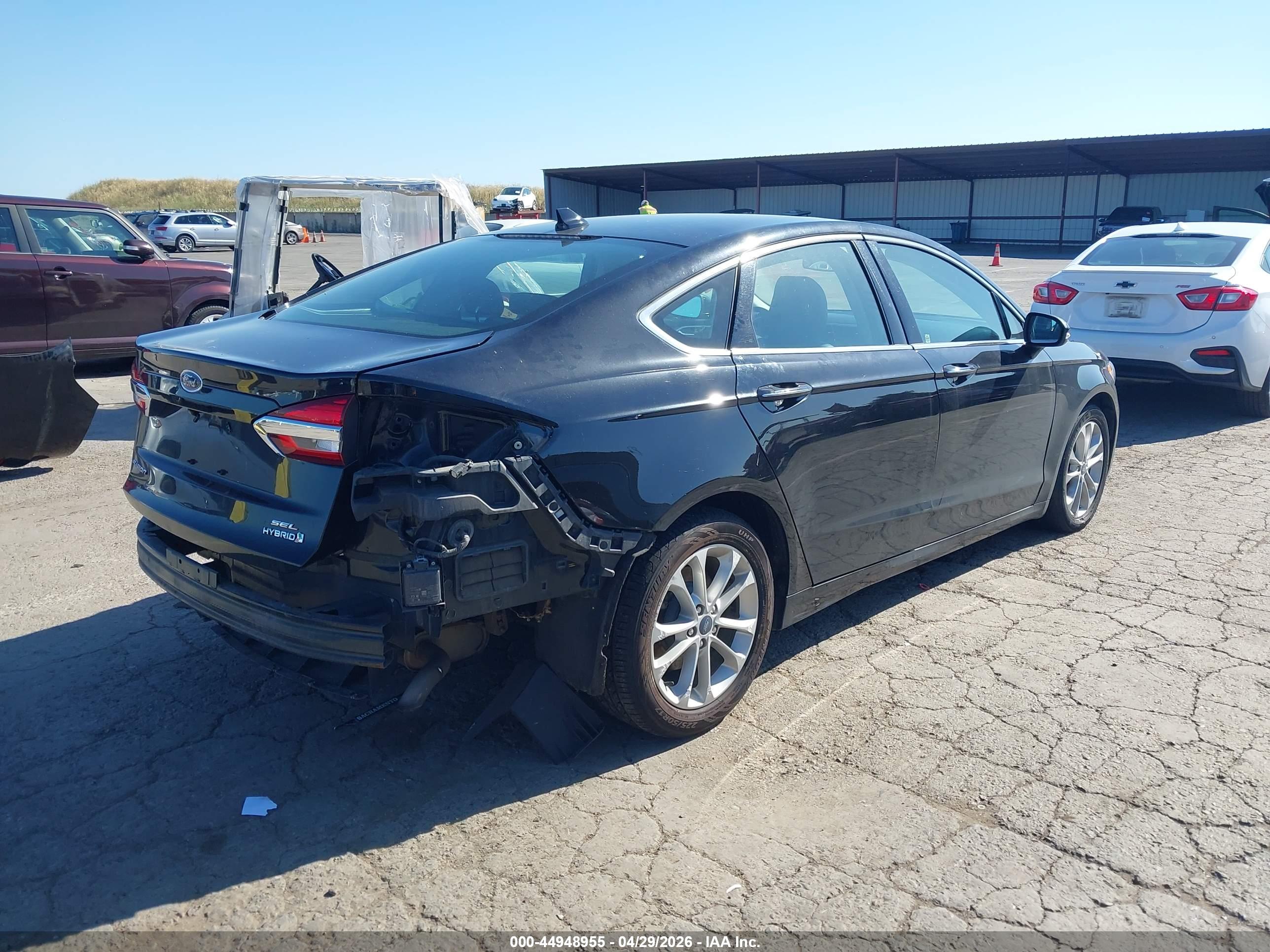 FORD FUSION image 4