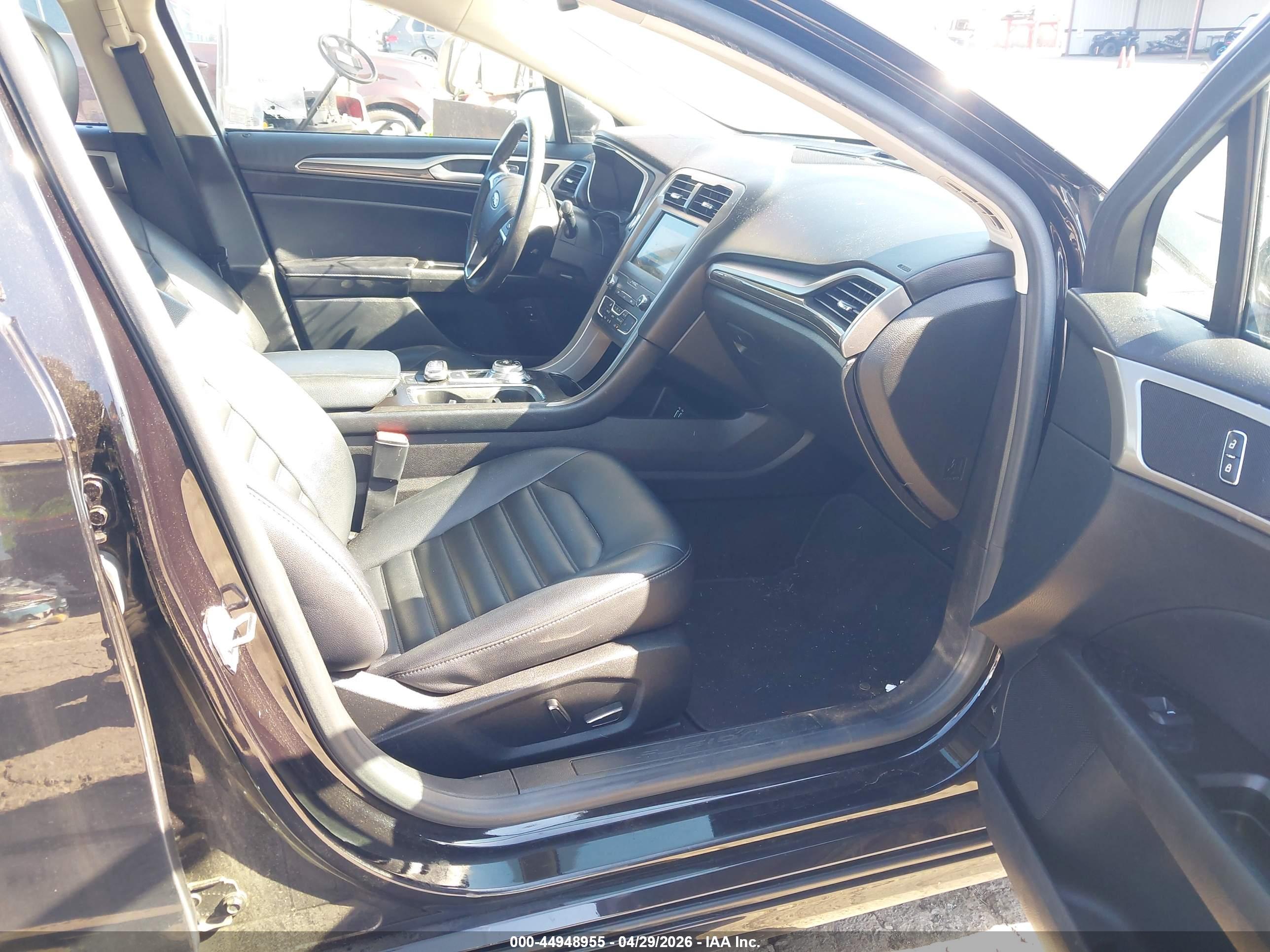 FORD FUSION image 5