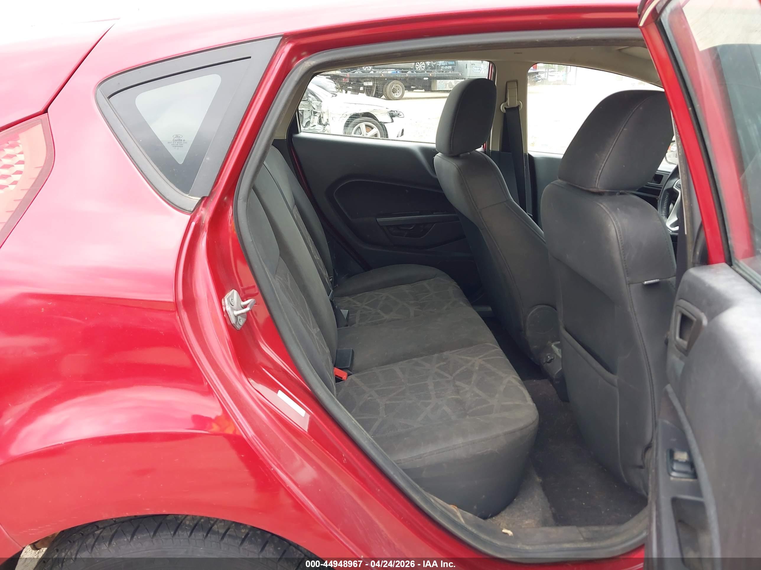 FORD FIESTA image 8