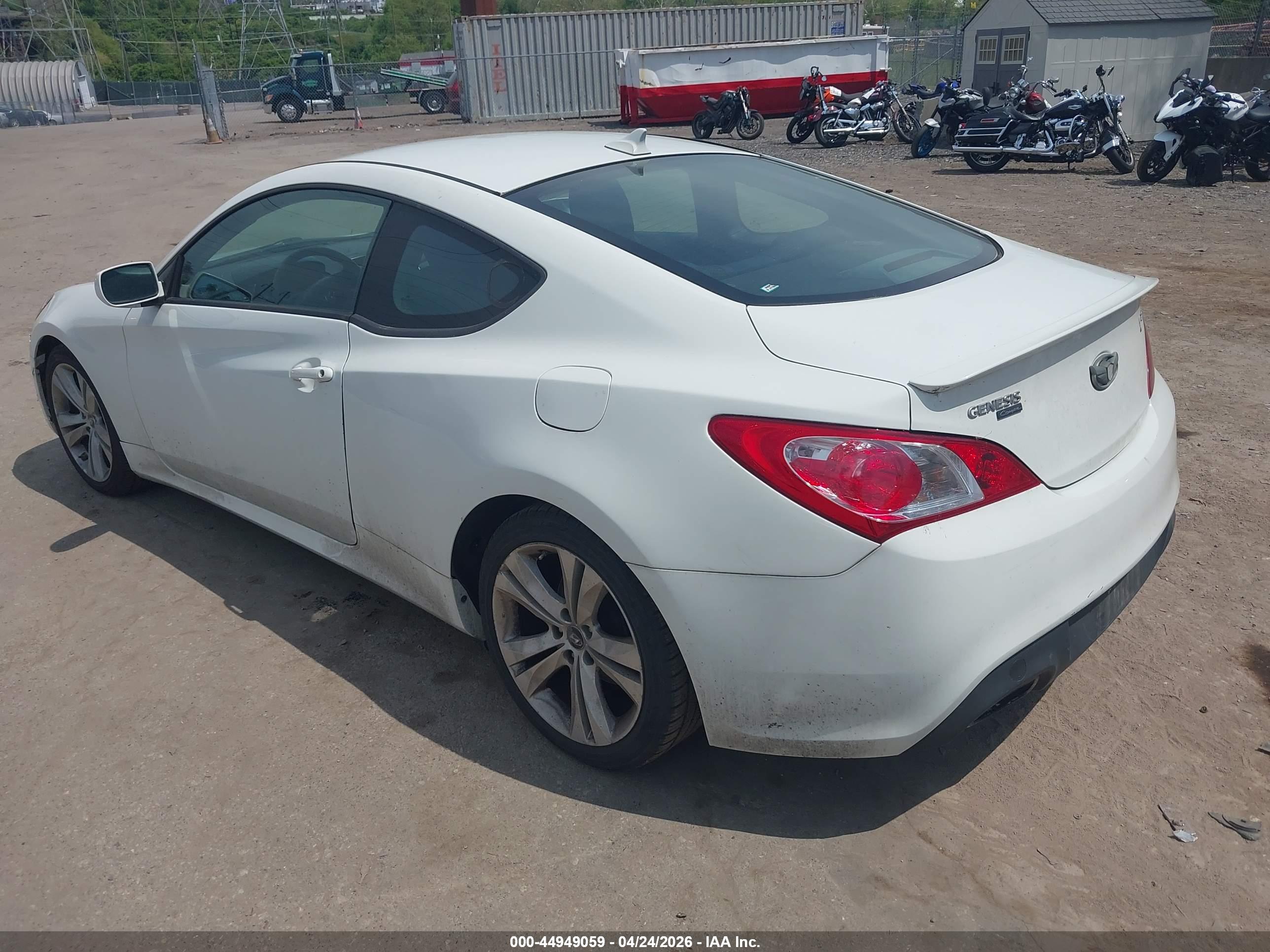 HYUNDAI GENESIS image 3