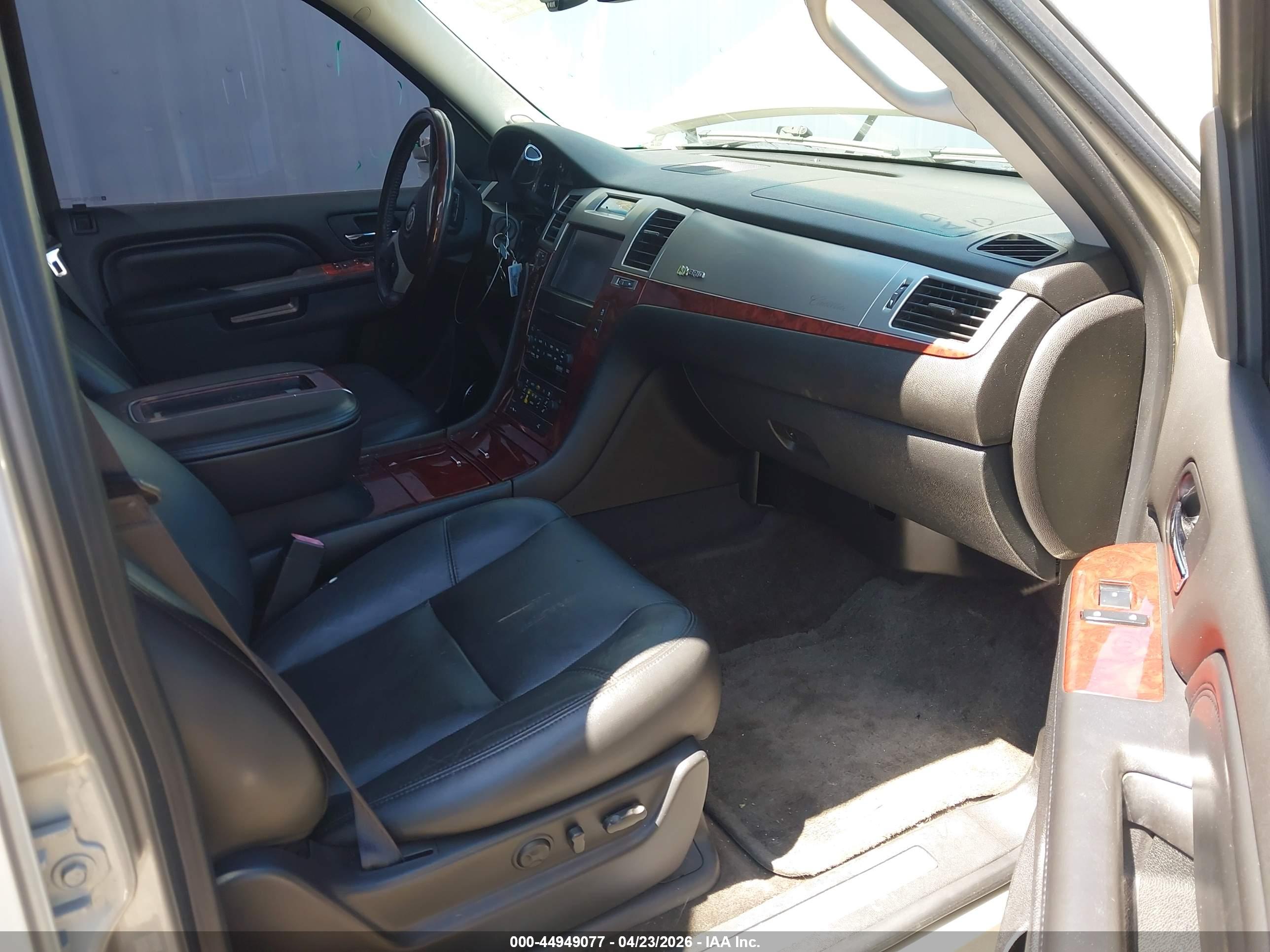 CADILLAC ESCALADE image 5