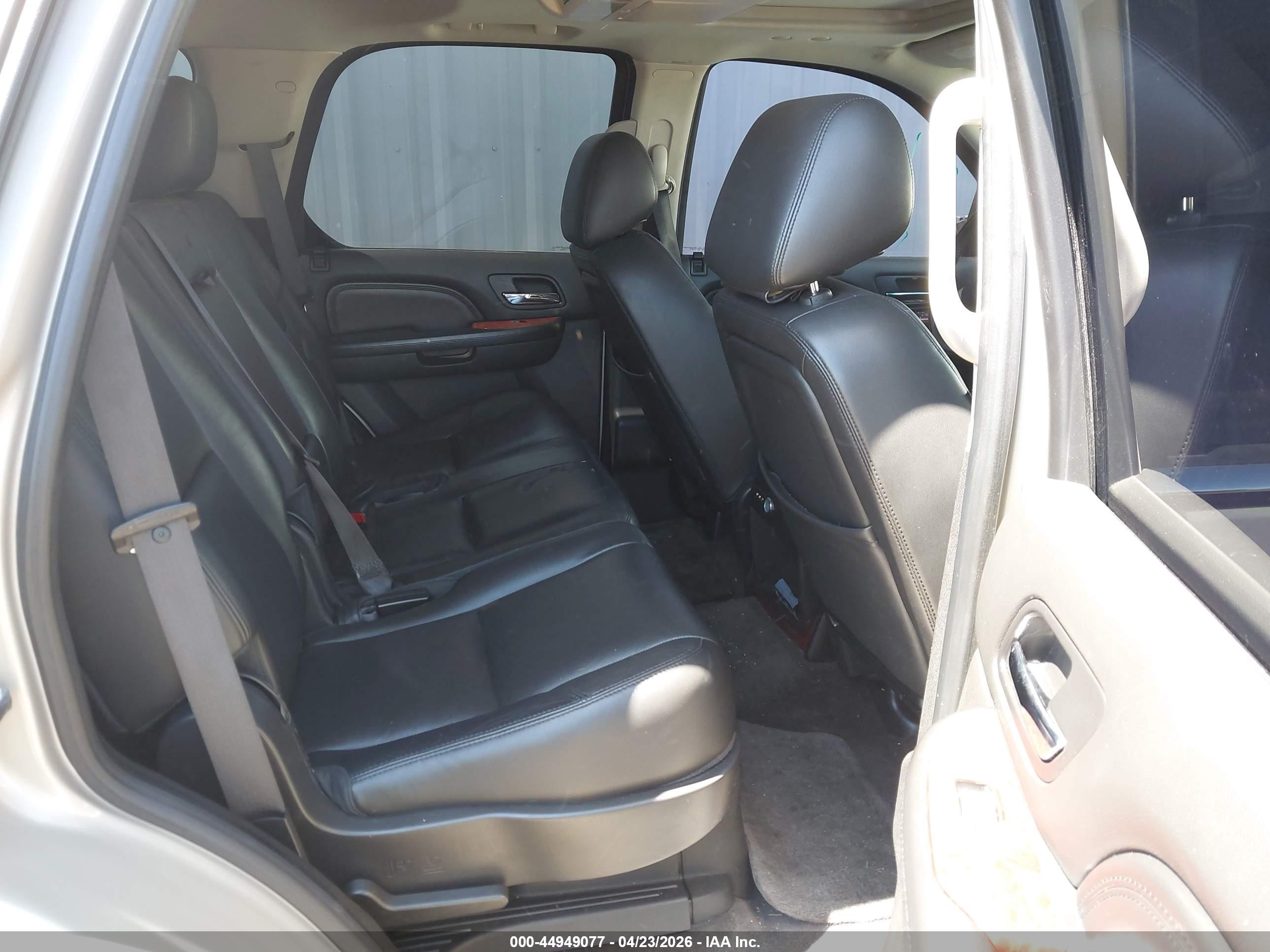 CADILLAC ESCALADE image 8