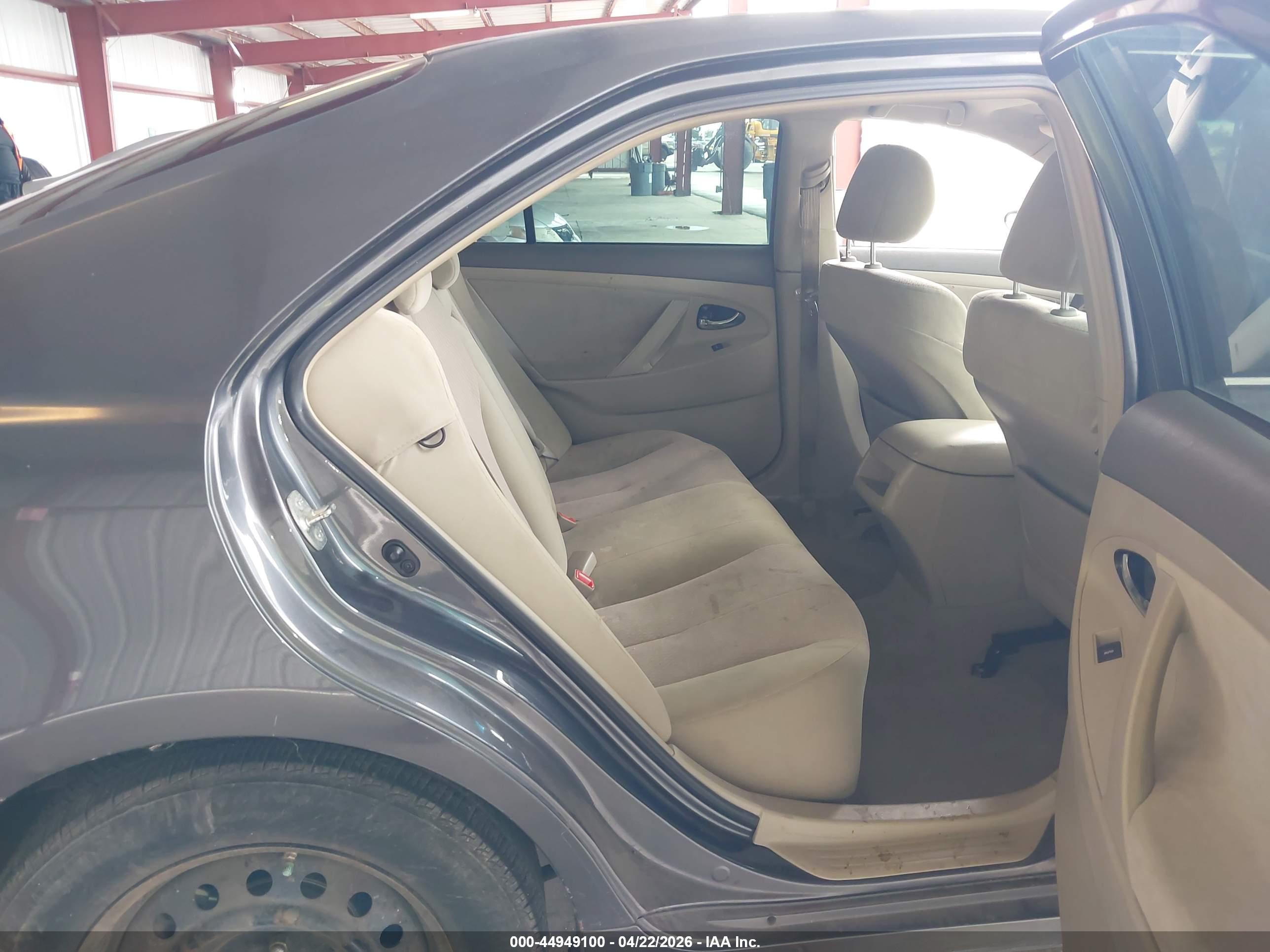 TOYOTA CAMRY image 8