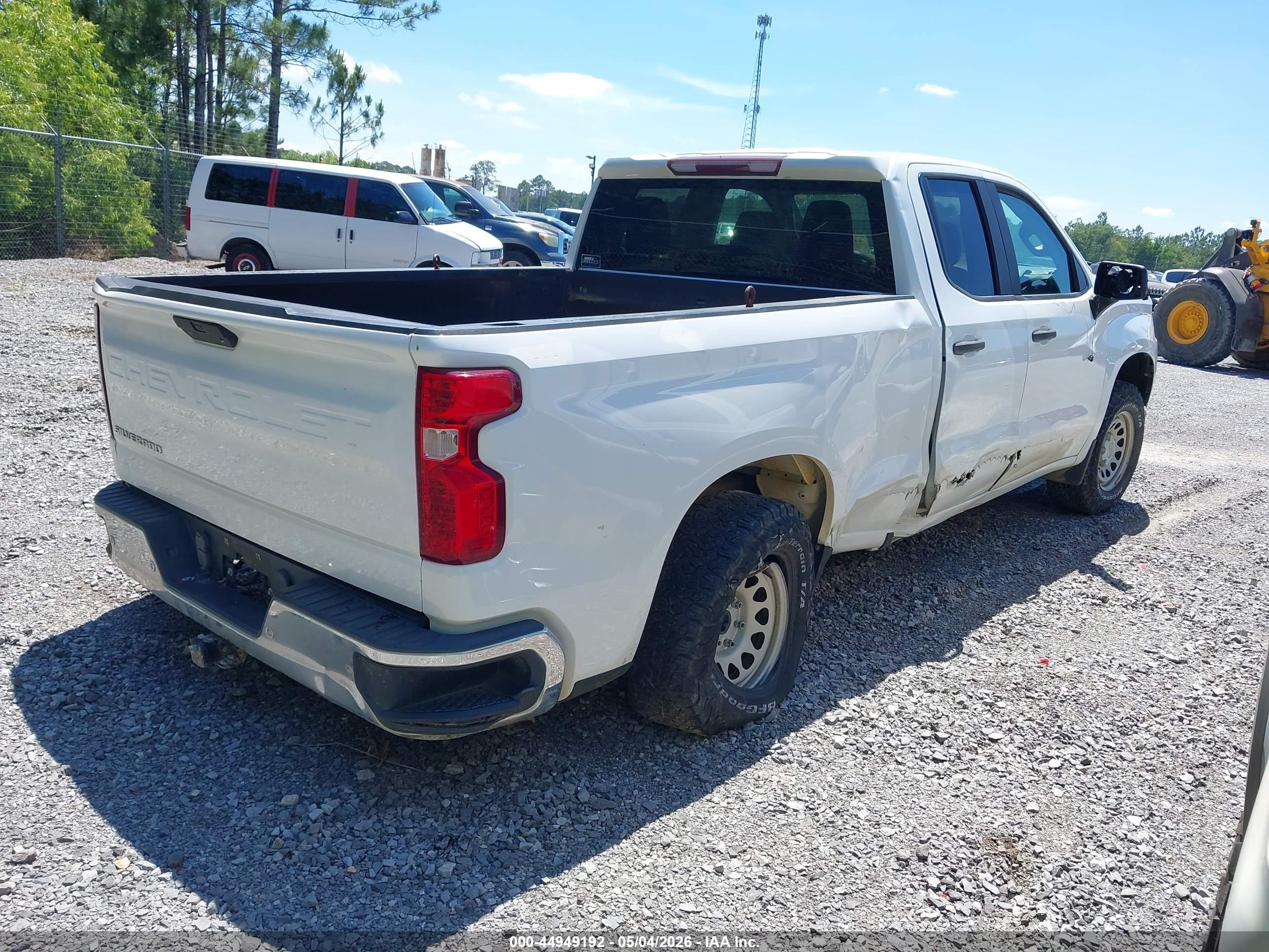 CHEVROLET SILVERADO image 4