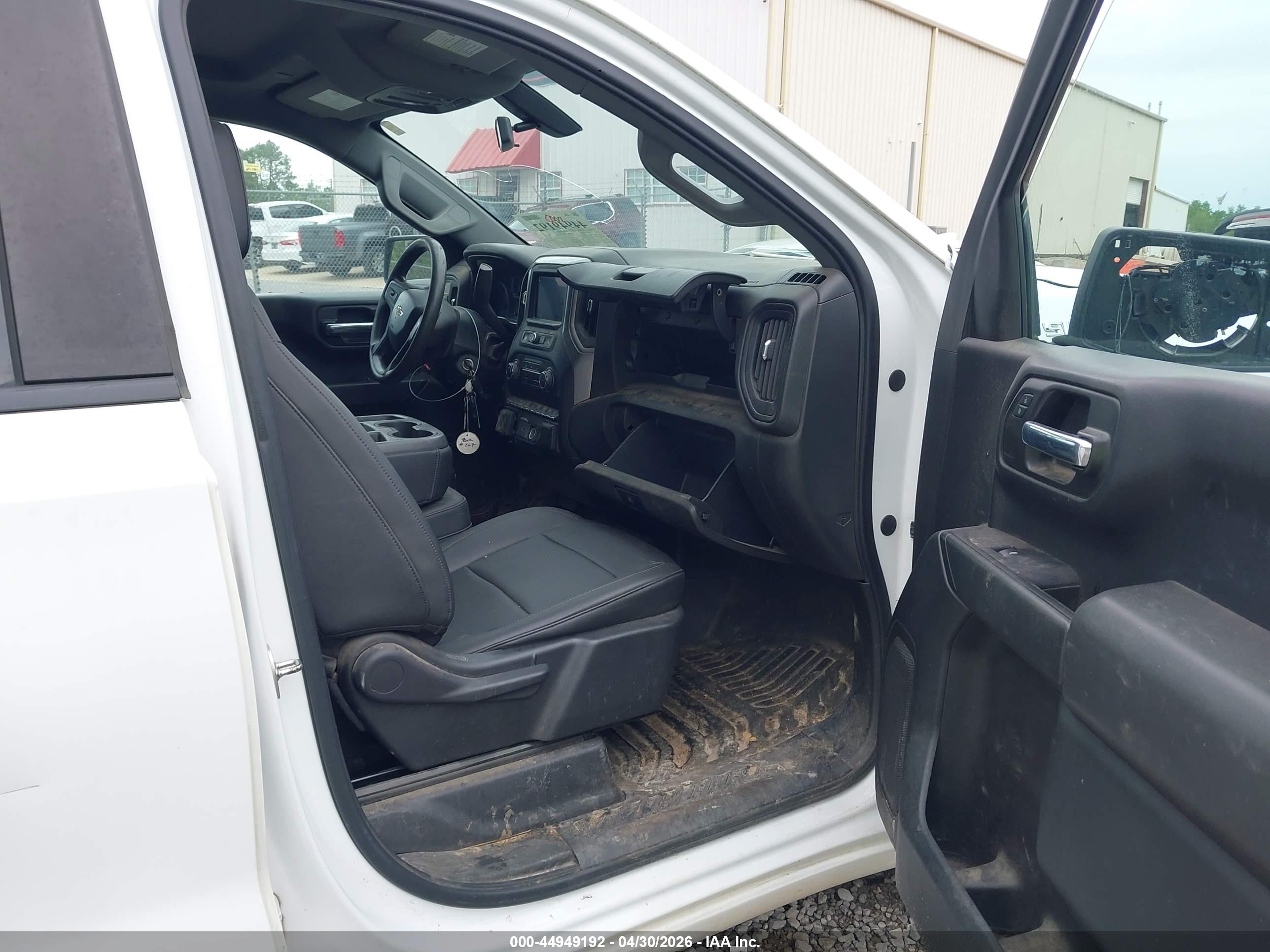 CHEVROLET SILVERADO image 5