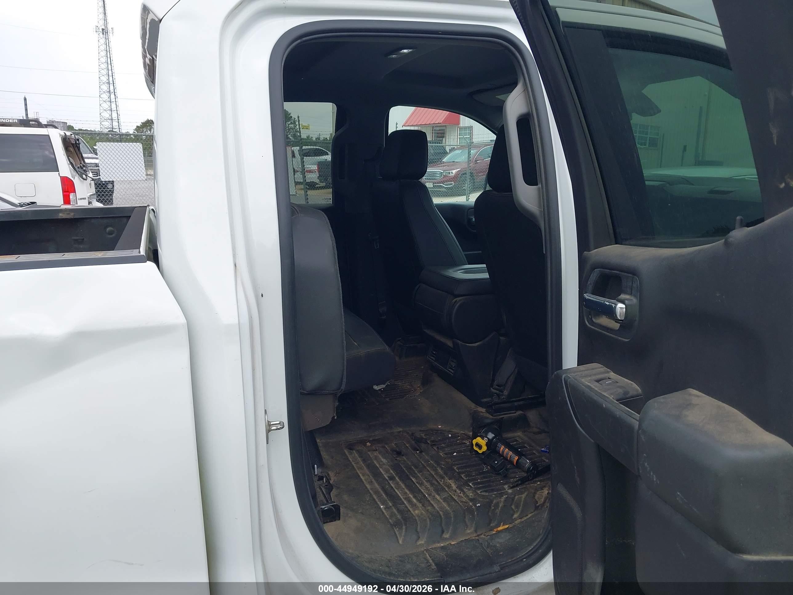CHEVROLET SILVERADO image 8