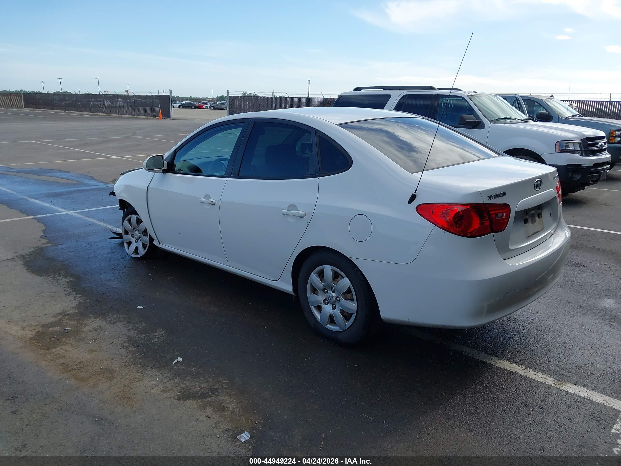 HYUNDAI ELANTRA image 3