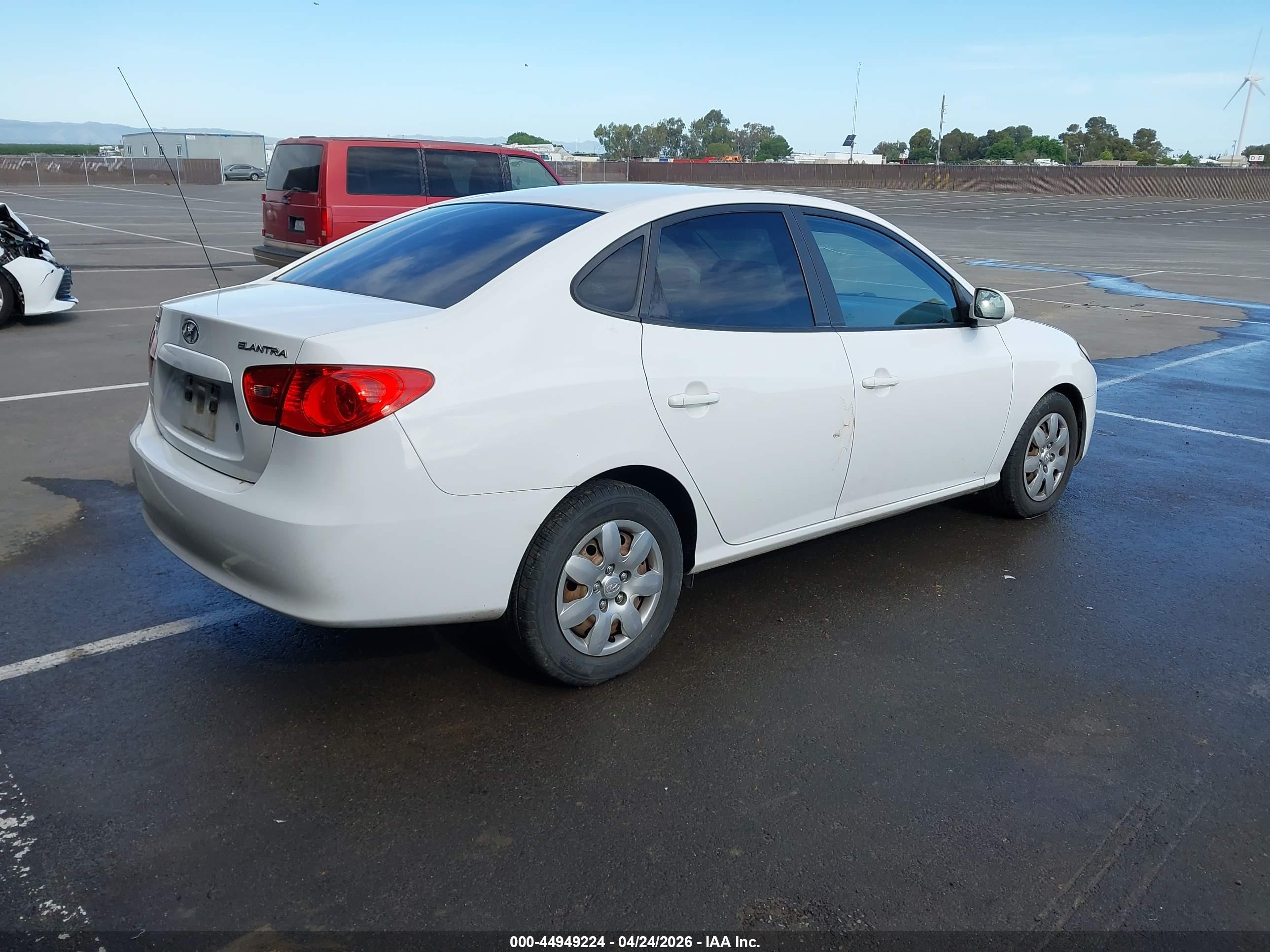 HYUNDAI ELANTRA image 4