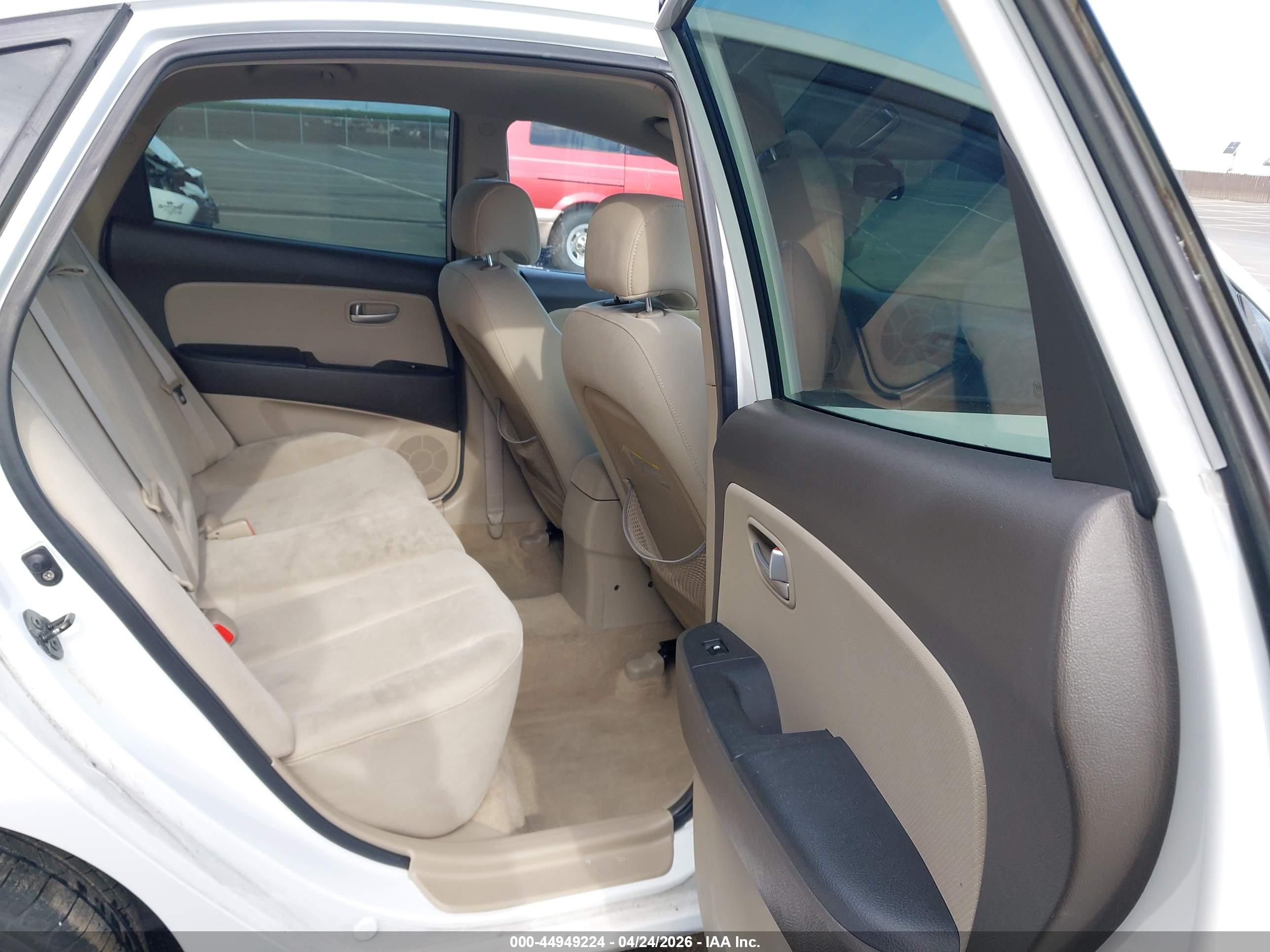 HYUNDAI ELANTRA image 8