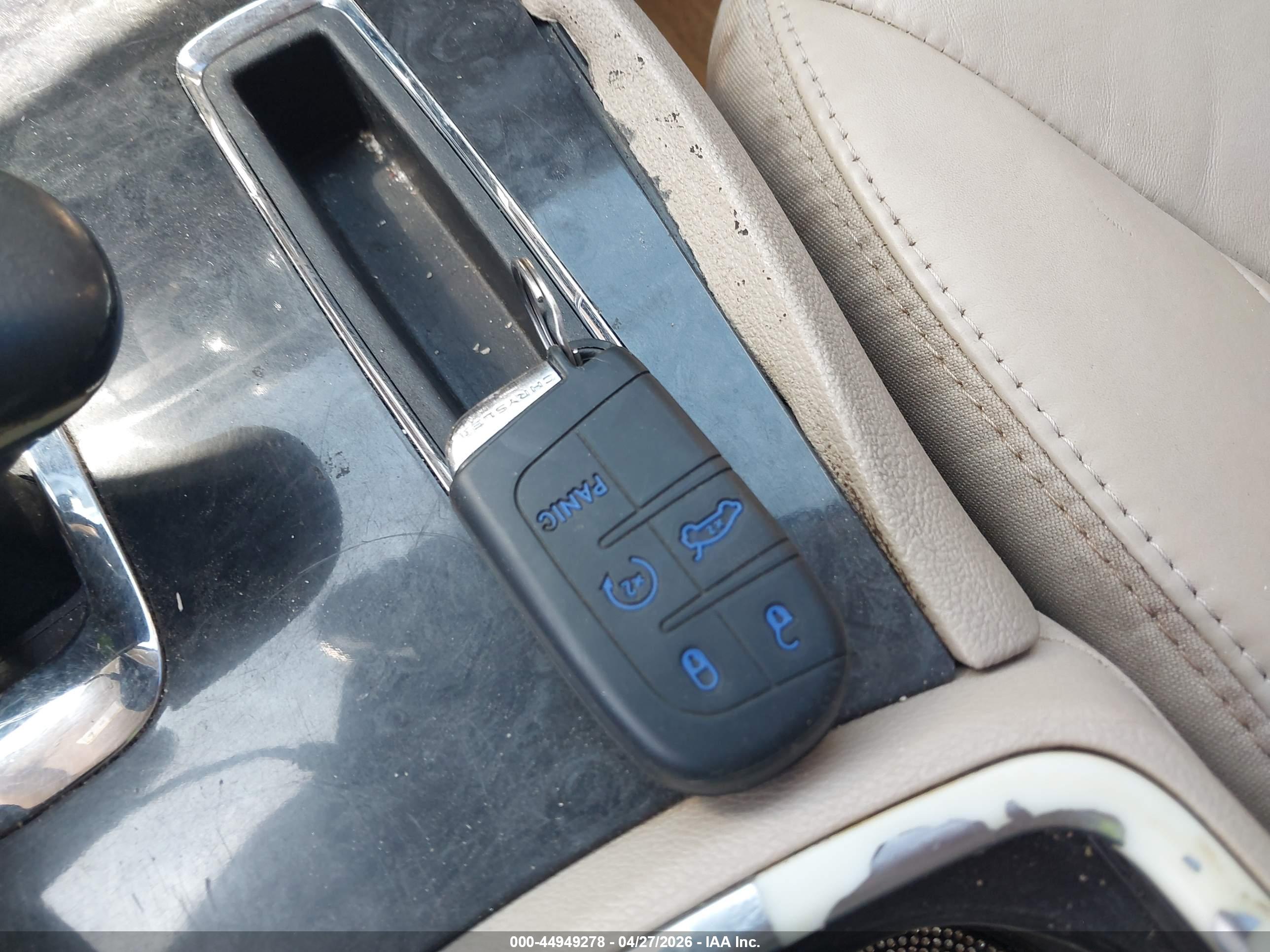 CHRYSLER 300 image 11