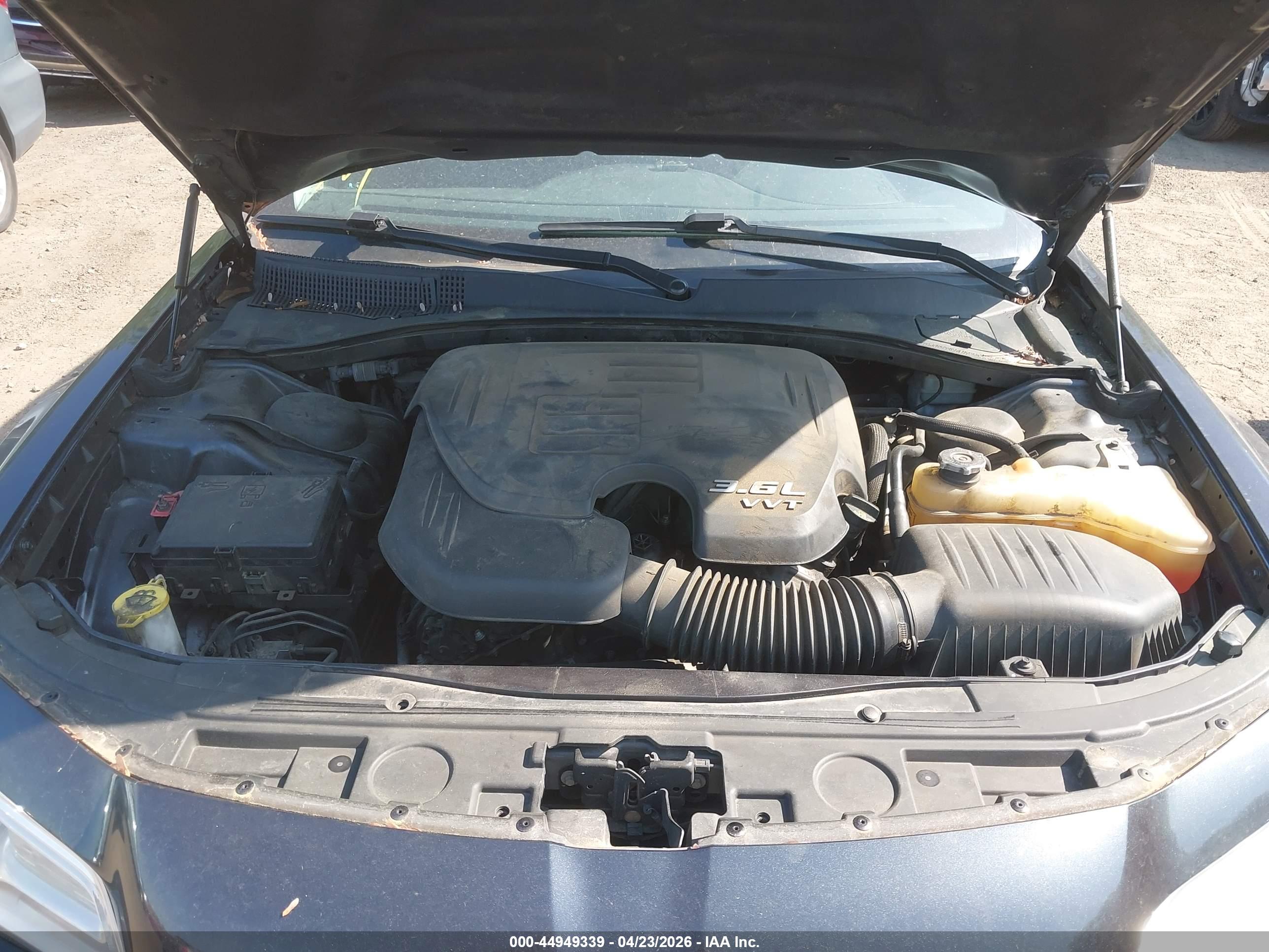 CHRYSLER 300 image 10