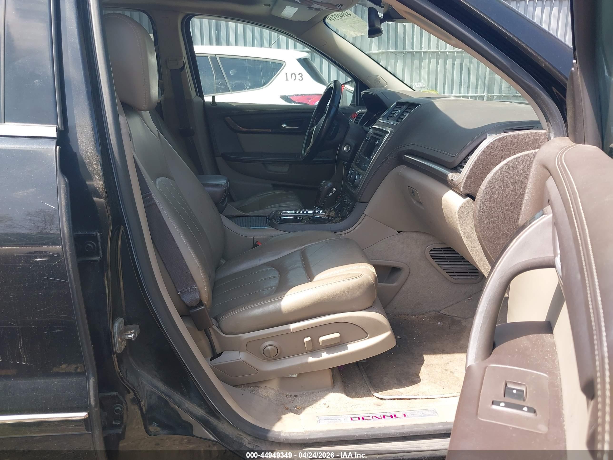 GMC ACADIA image 5