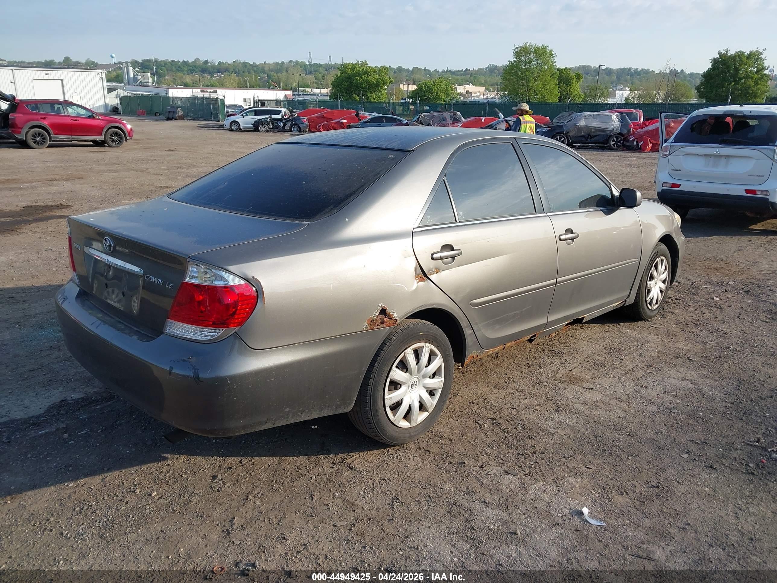 TOYOTA CAMRY image 4