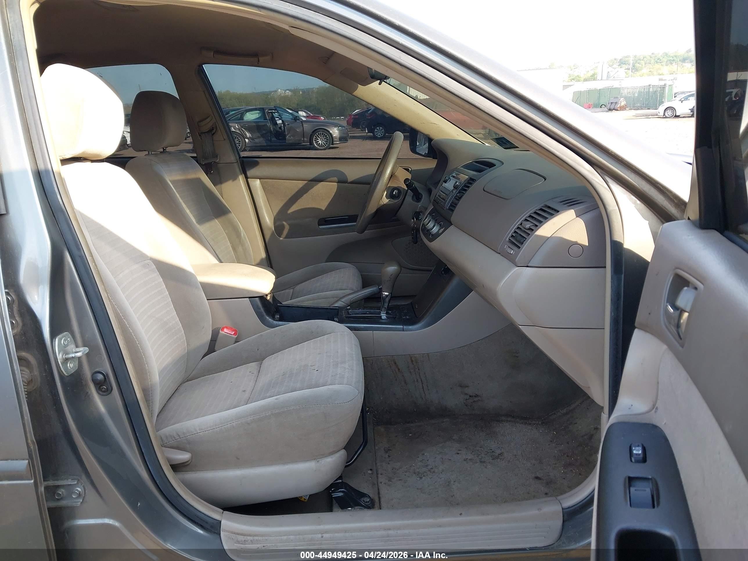 TOYOTA CAMRY image 5
