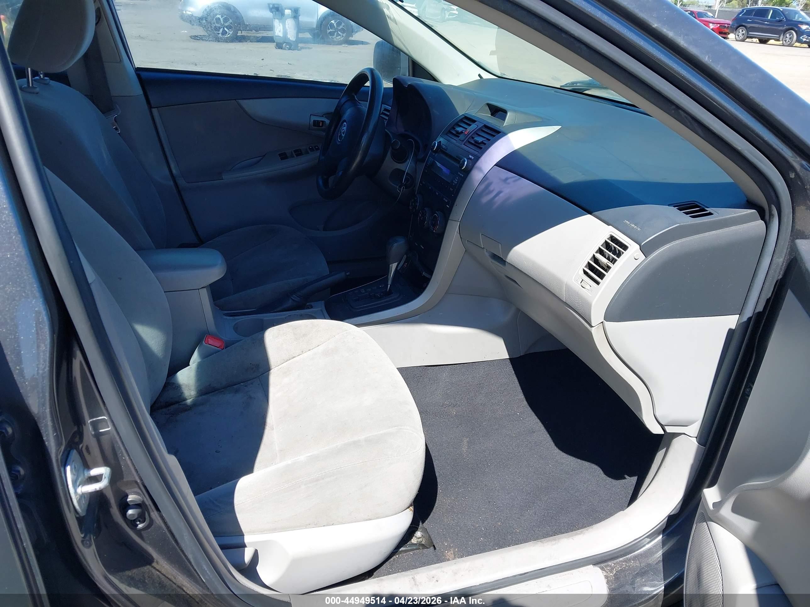 TOYOTA COROLLA image 5
