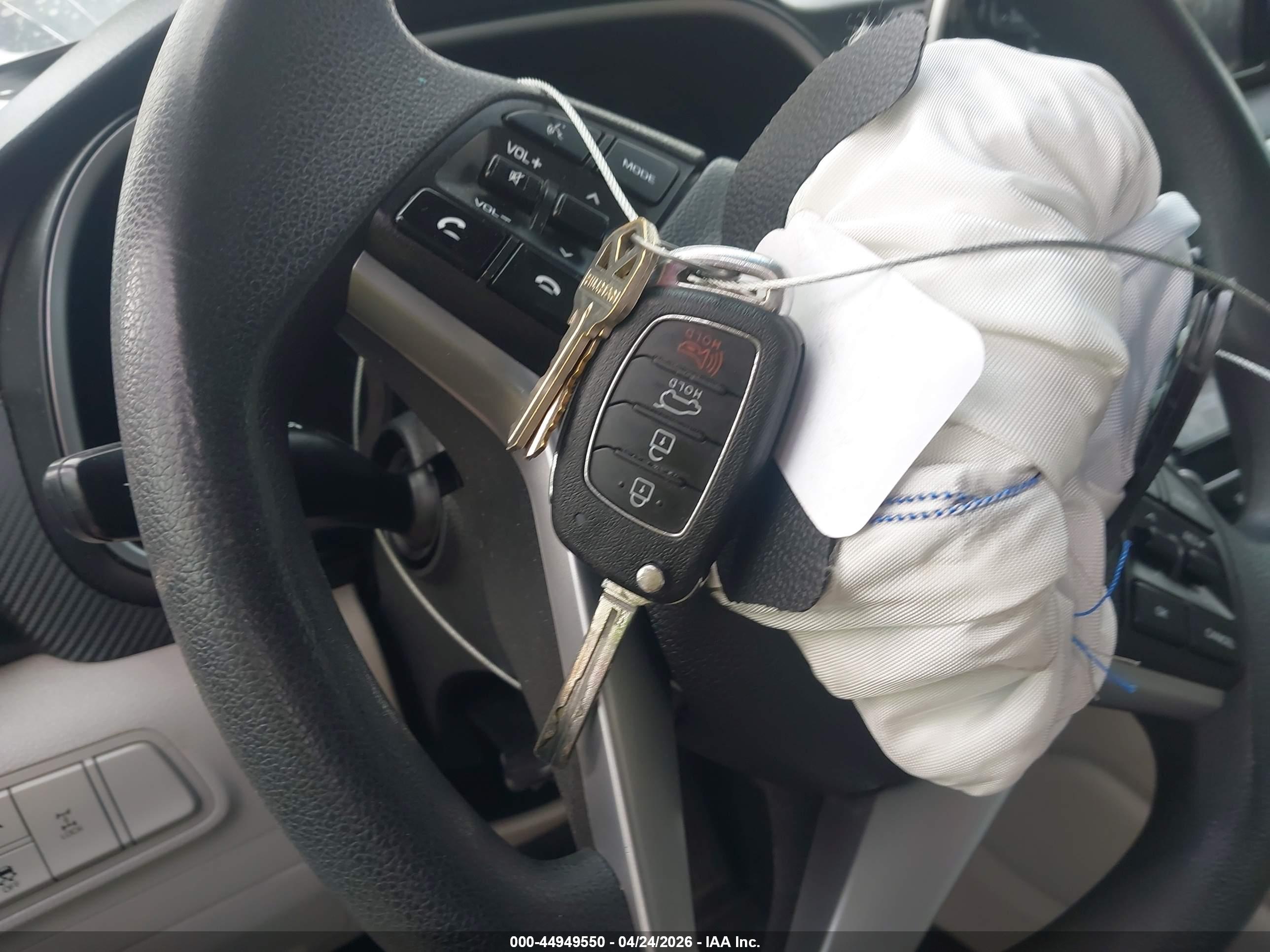 HYUNDAI TUCSON image 11