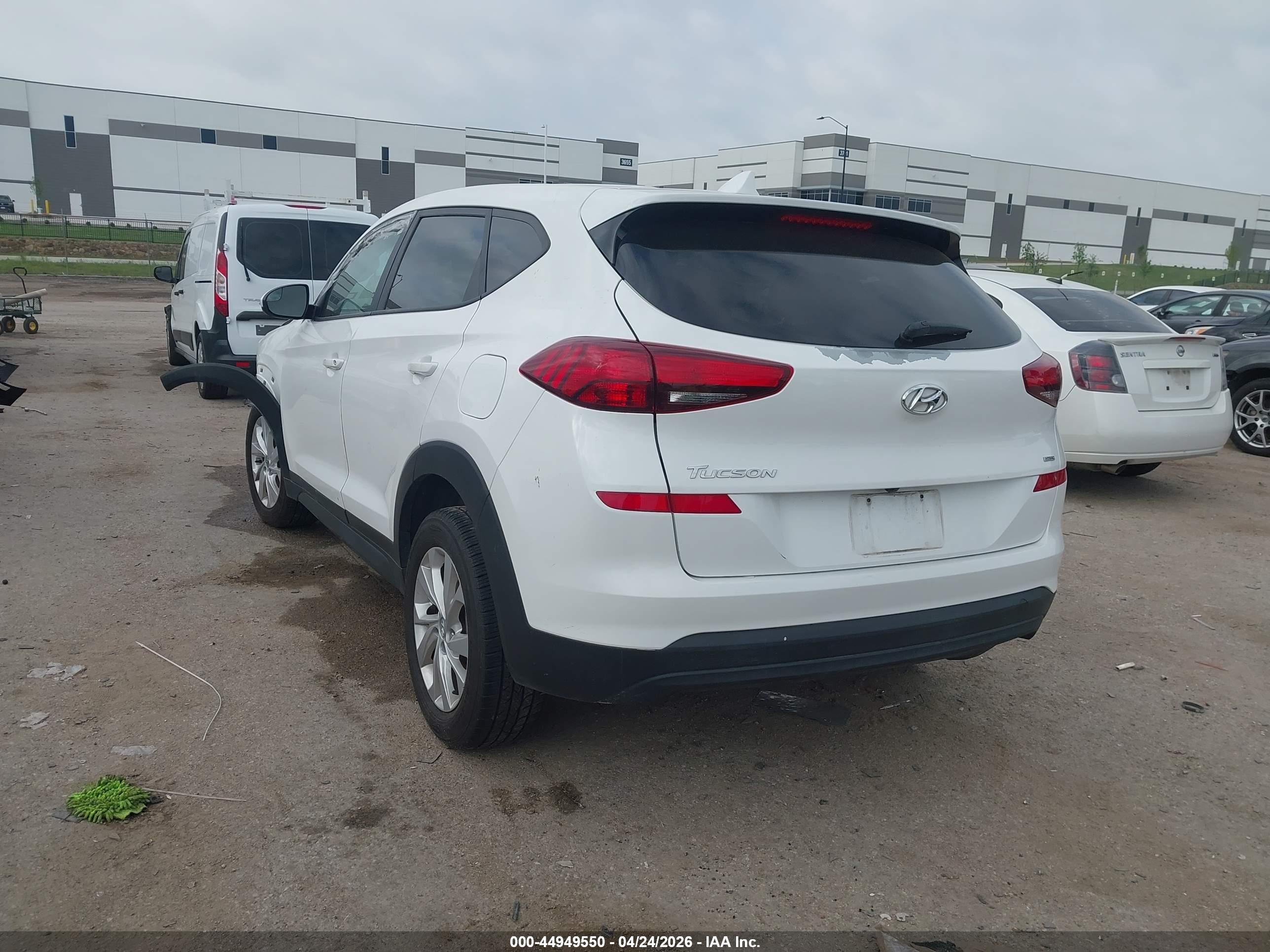 HYUNDAI TUCSON image 3
