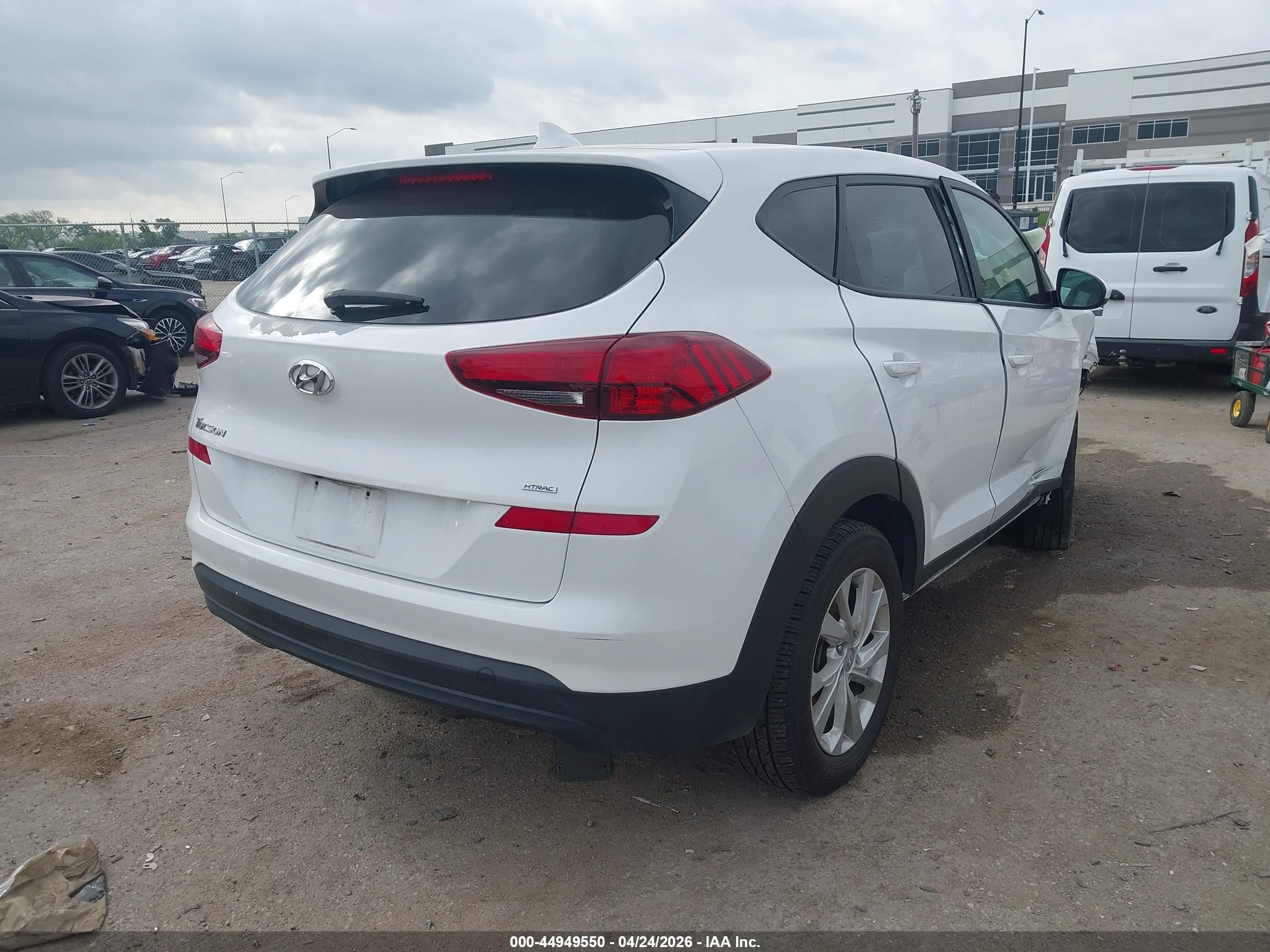 HYUNDAI TUCSON image 4