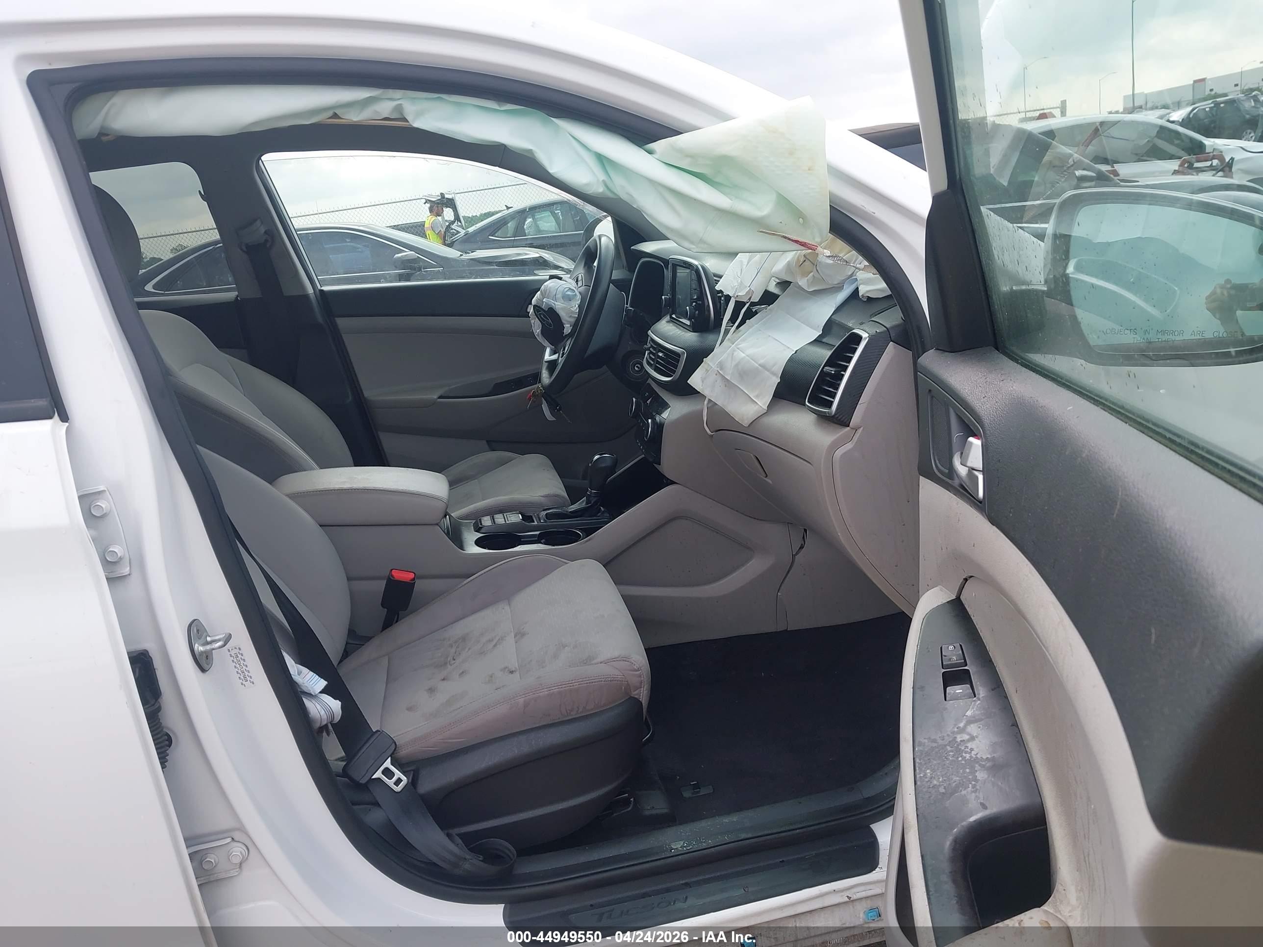 HYUNDAI TUCSON image 5