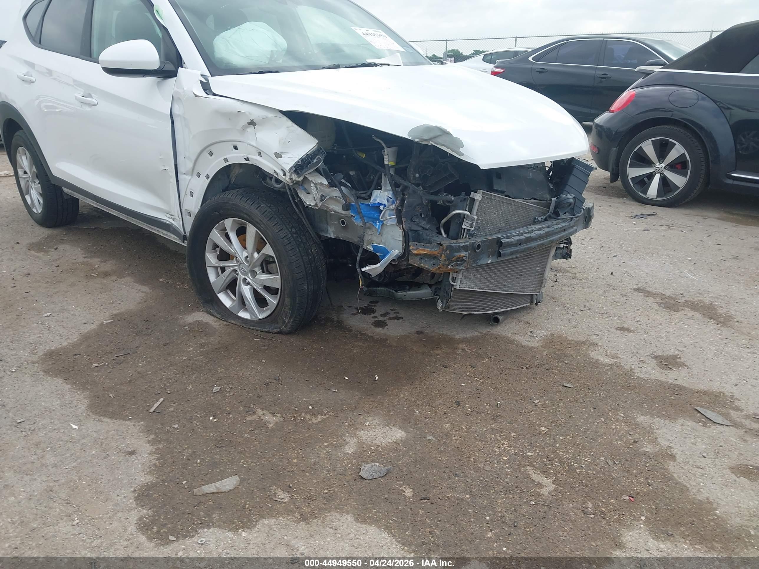 HYUNDAI TUCSON image 6