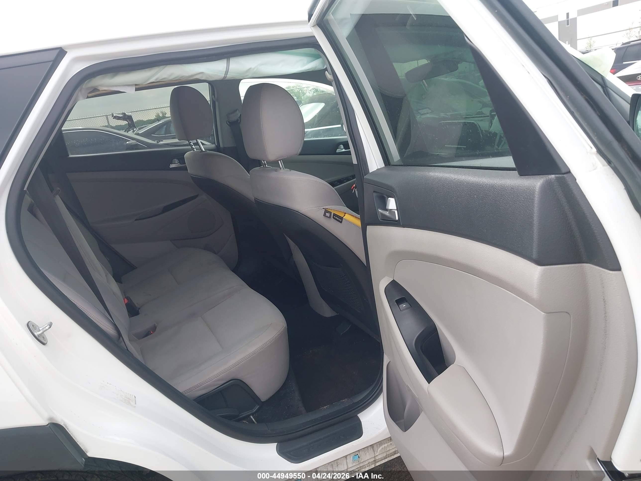HYUNDAI TUCSON image 8