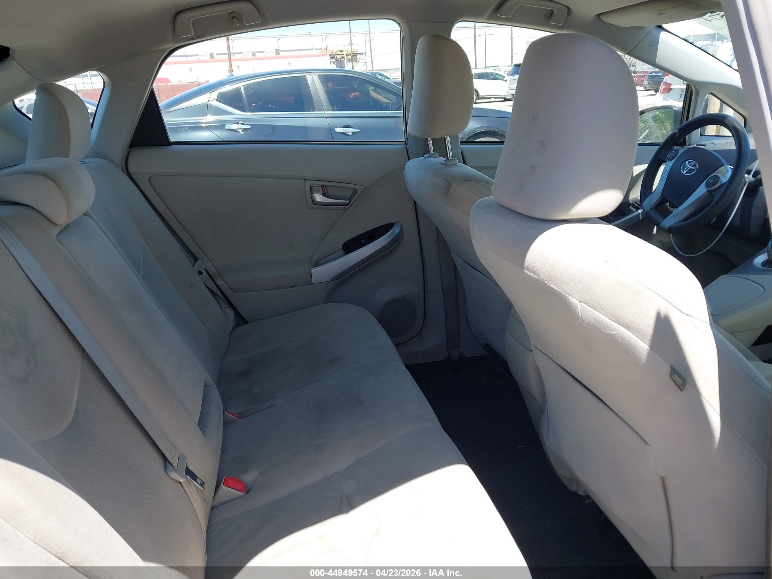 TOYOTA PRIUS image 8