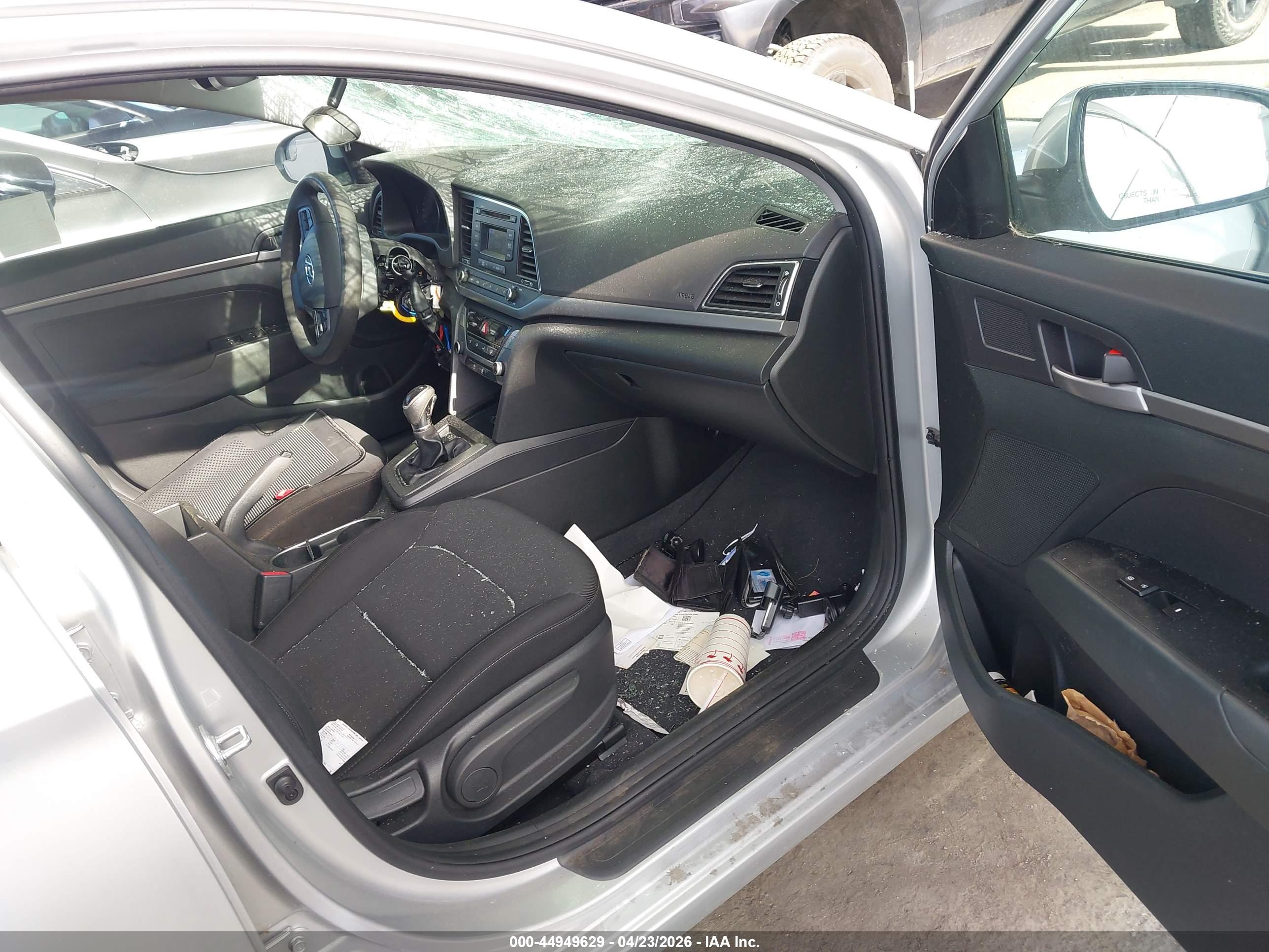 HYUNDAI ELANTRA image 5