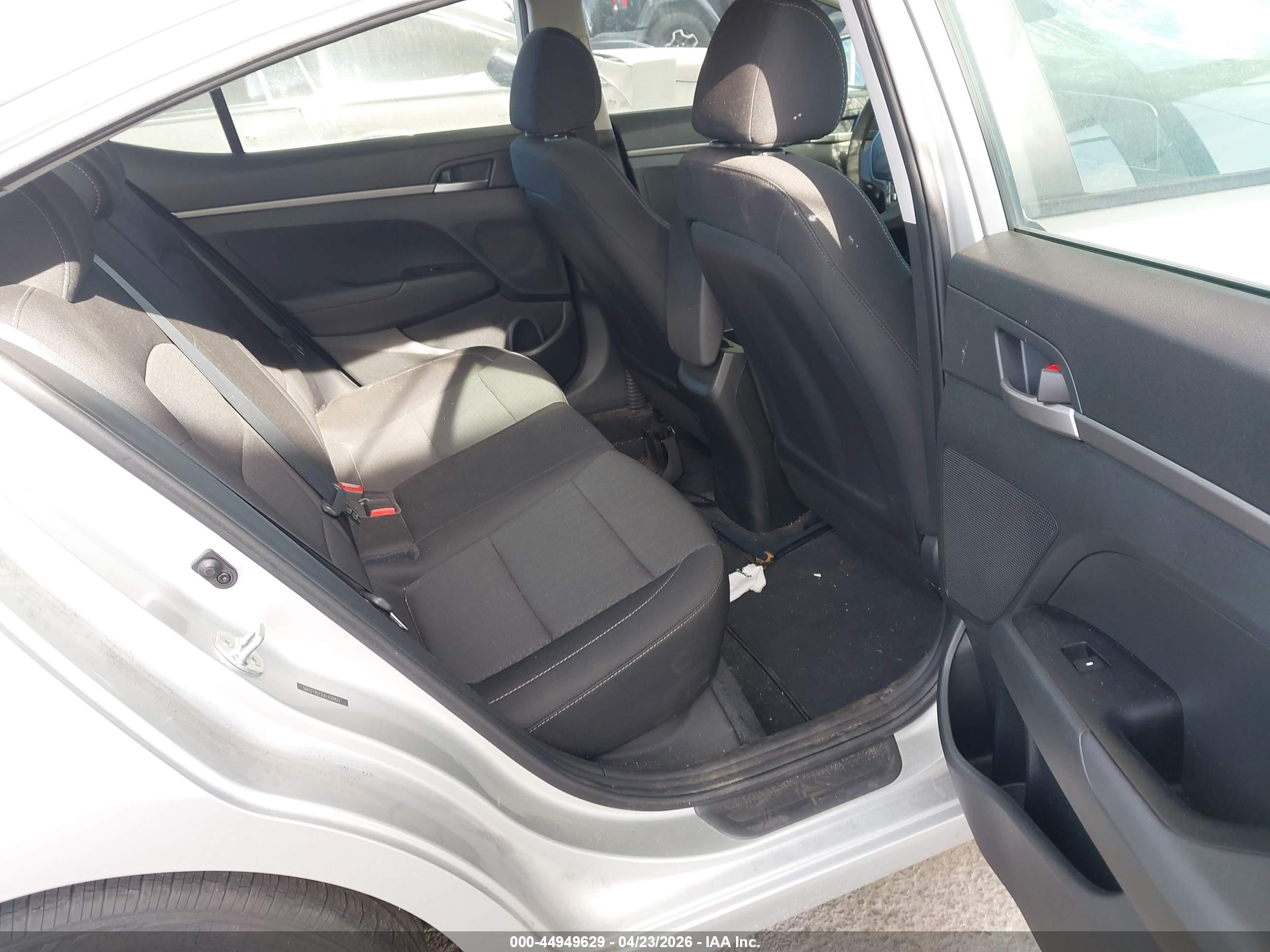HYUNDAI ELANTRA image 8