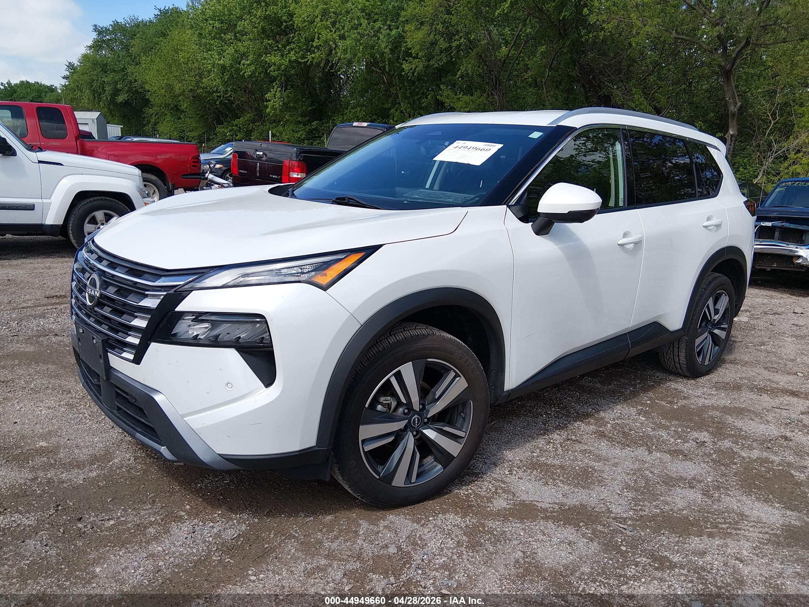 NISSAN ROGUE image 2