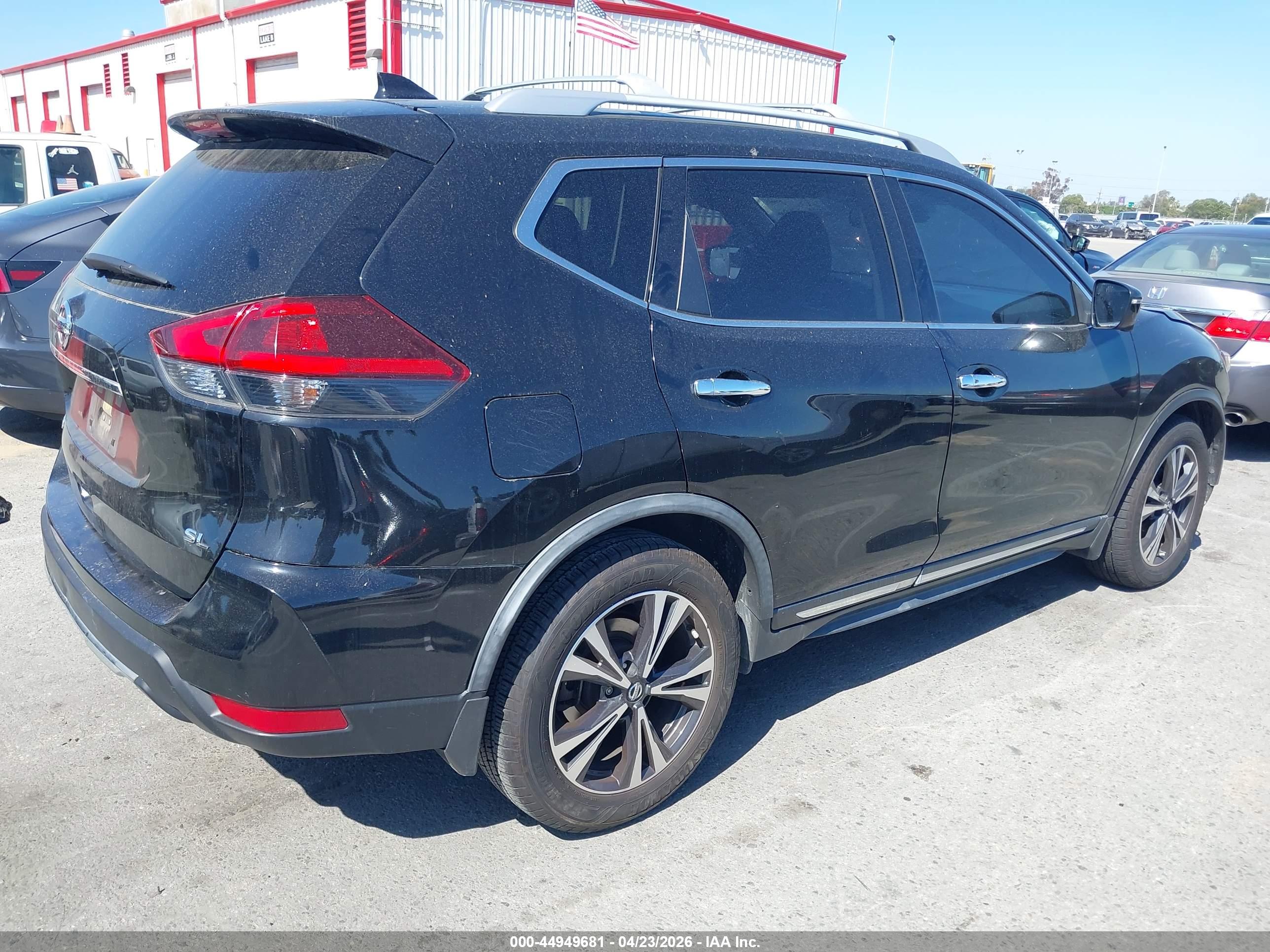 NISSAN ROGUE image 4