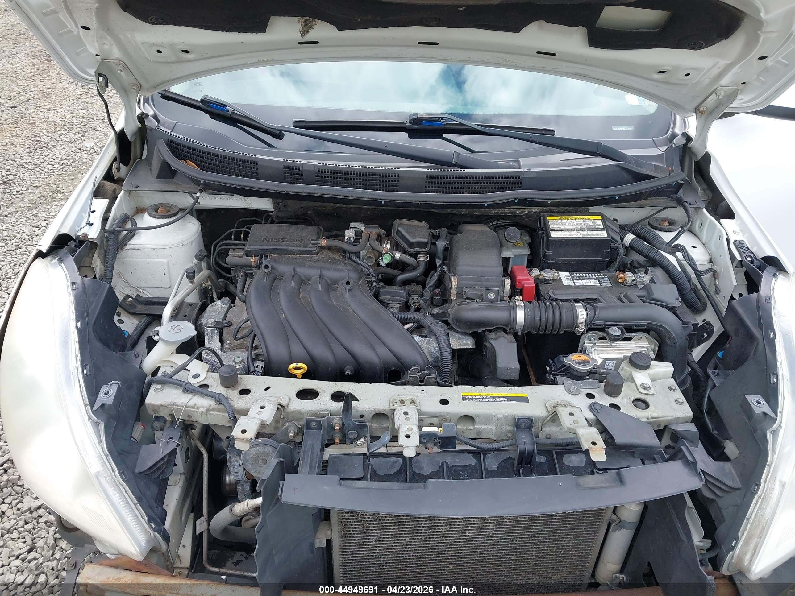 NISSAN VERSA image 10