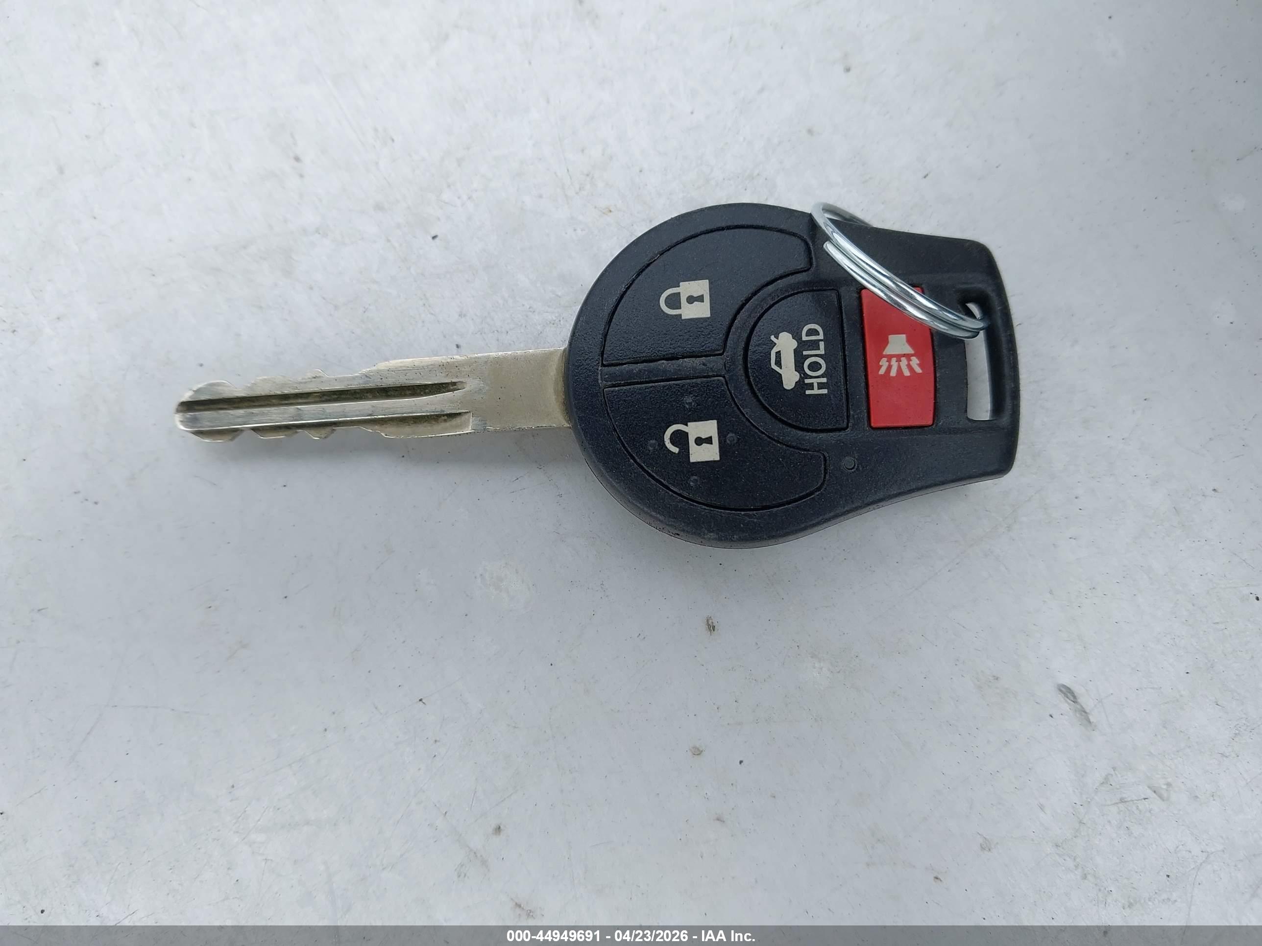 NISSAN VERSA image 11