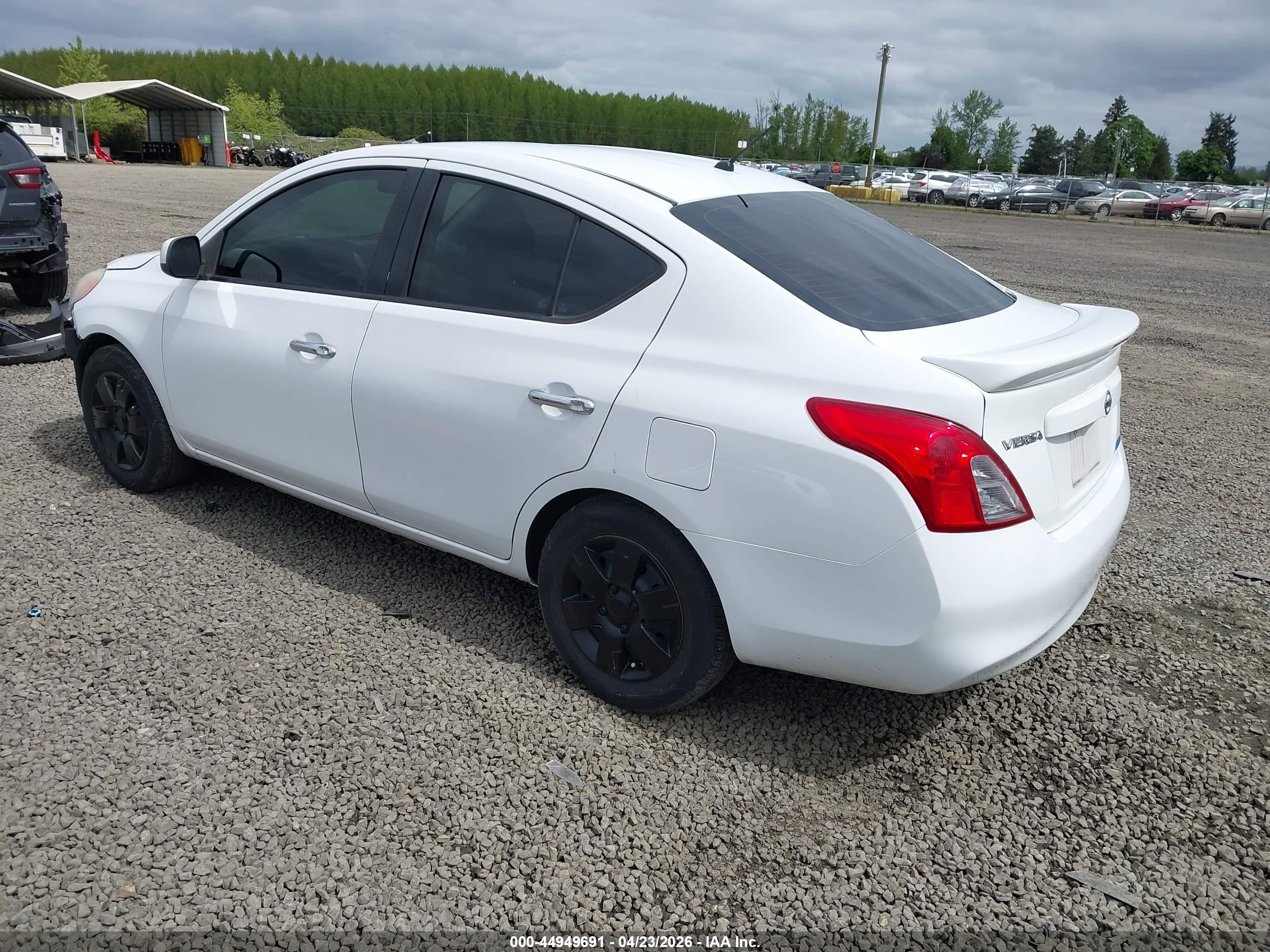 NISSAN VERSA image 3